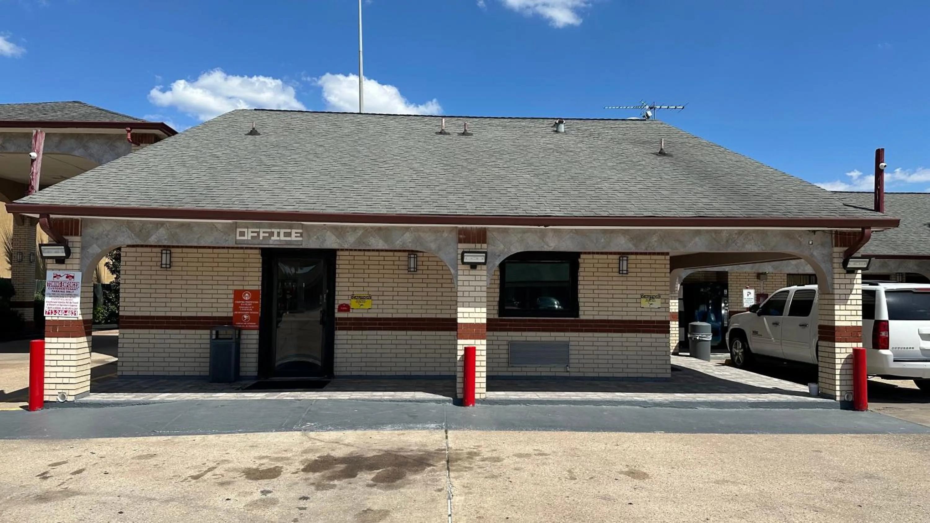 Property building in Palace Inn I-45 & Bellfort