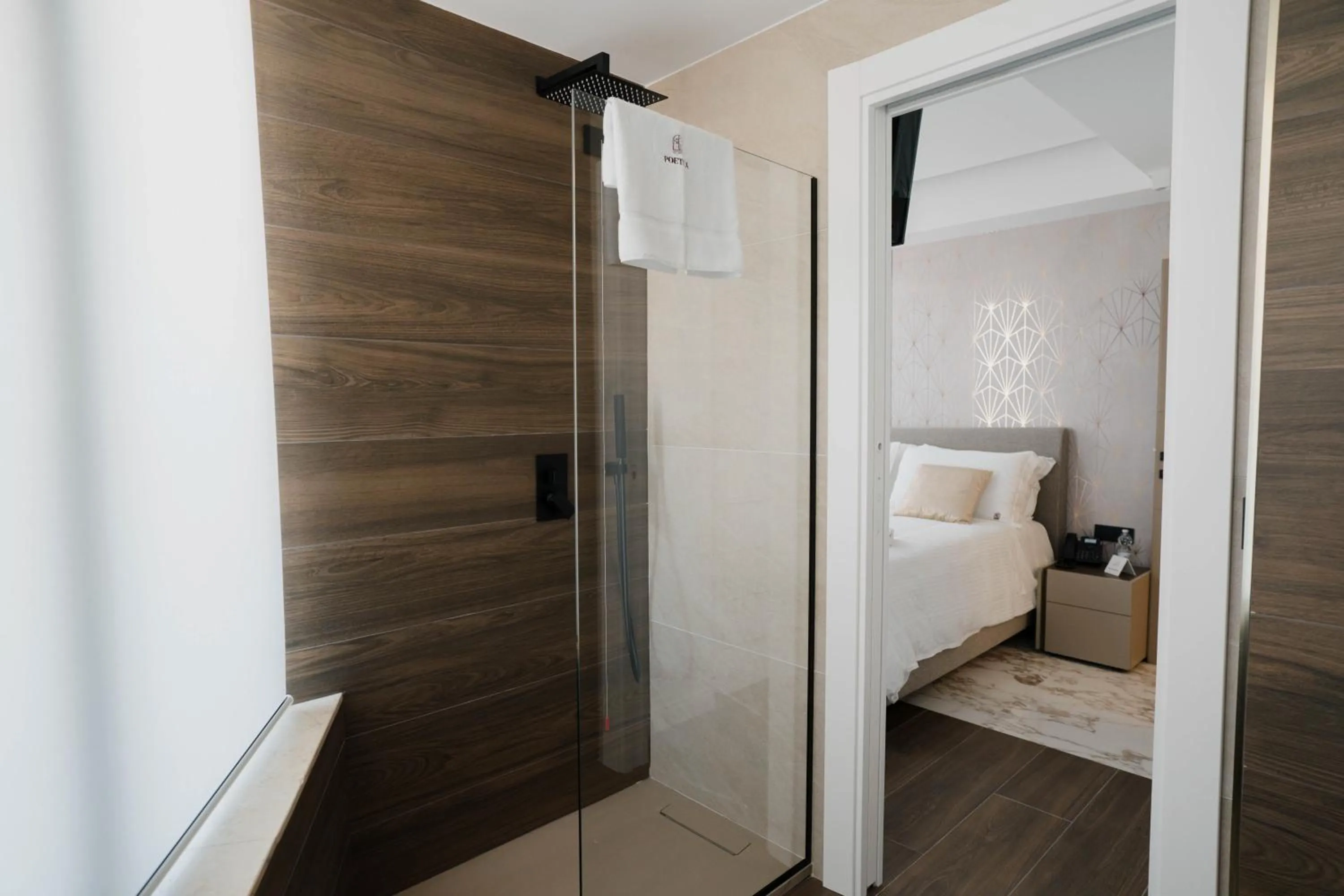 Shower in POETICA BOUTIQUE SKY HOTEL