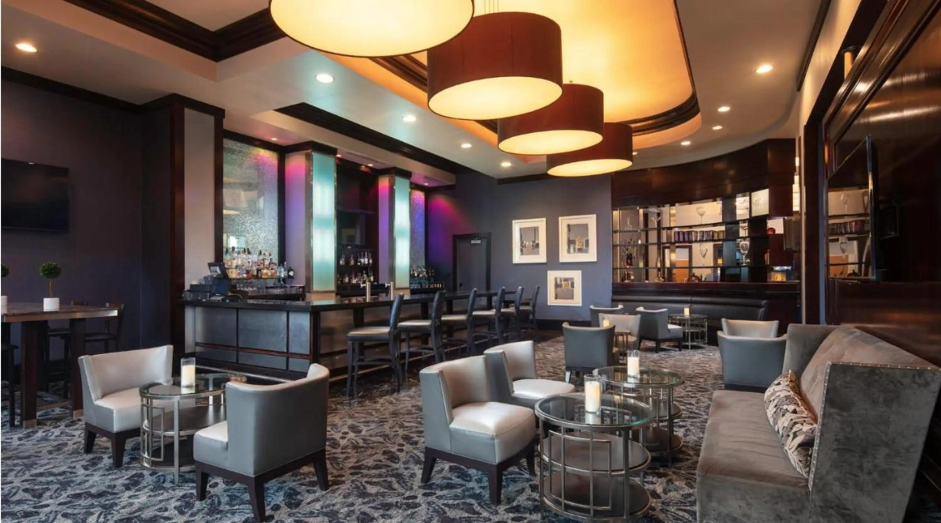 Restaurant/places to eat in Princess Suite Platinum Hotel