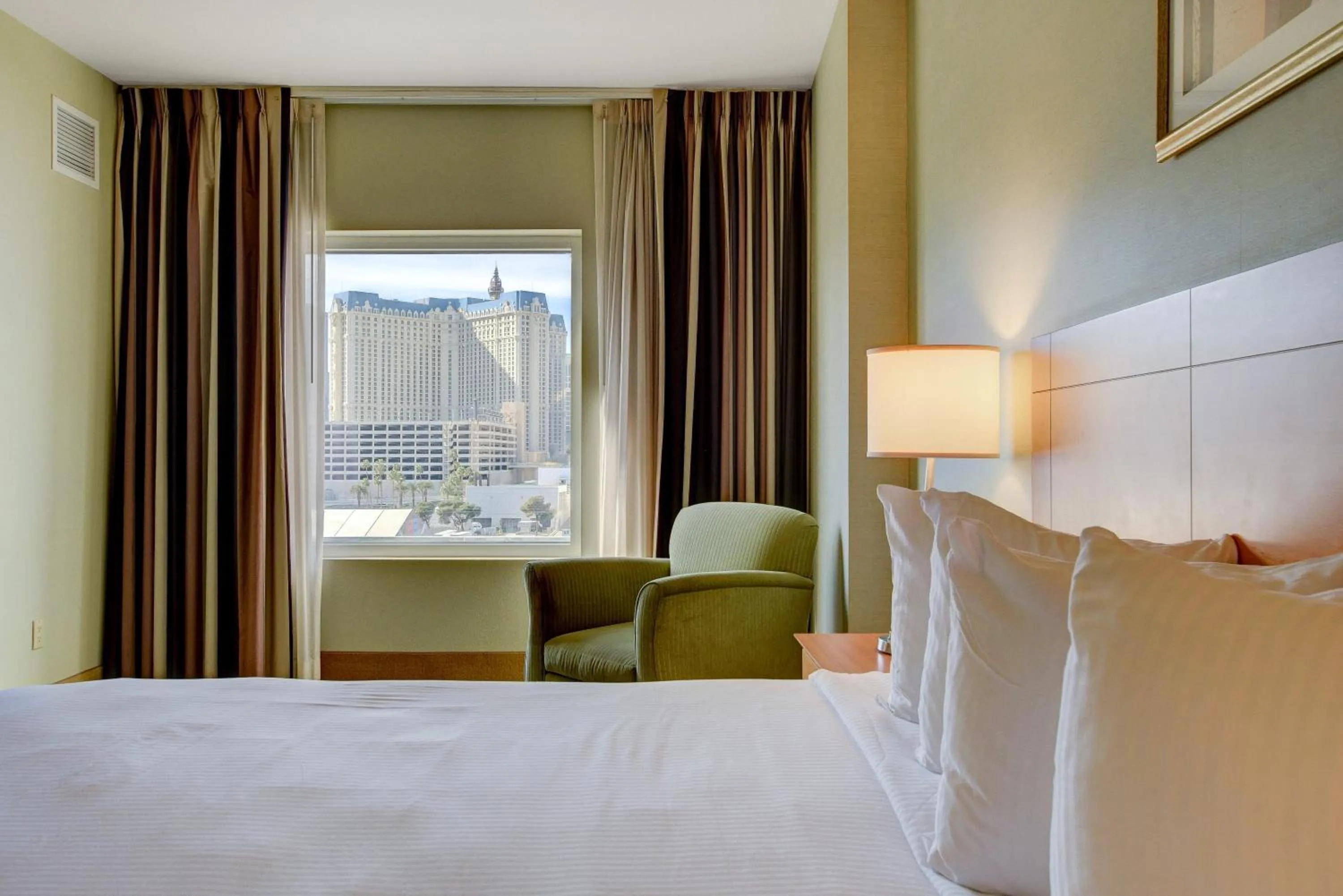 Bed in Princess Suite Platinum Hotel