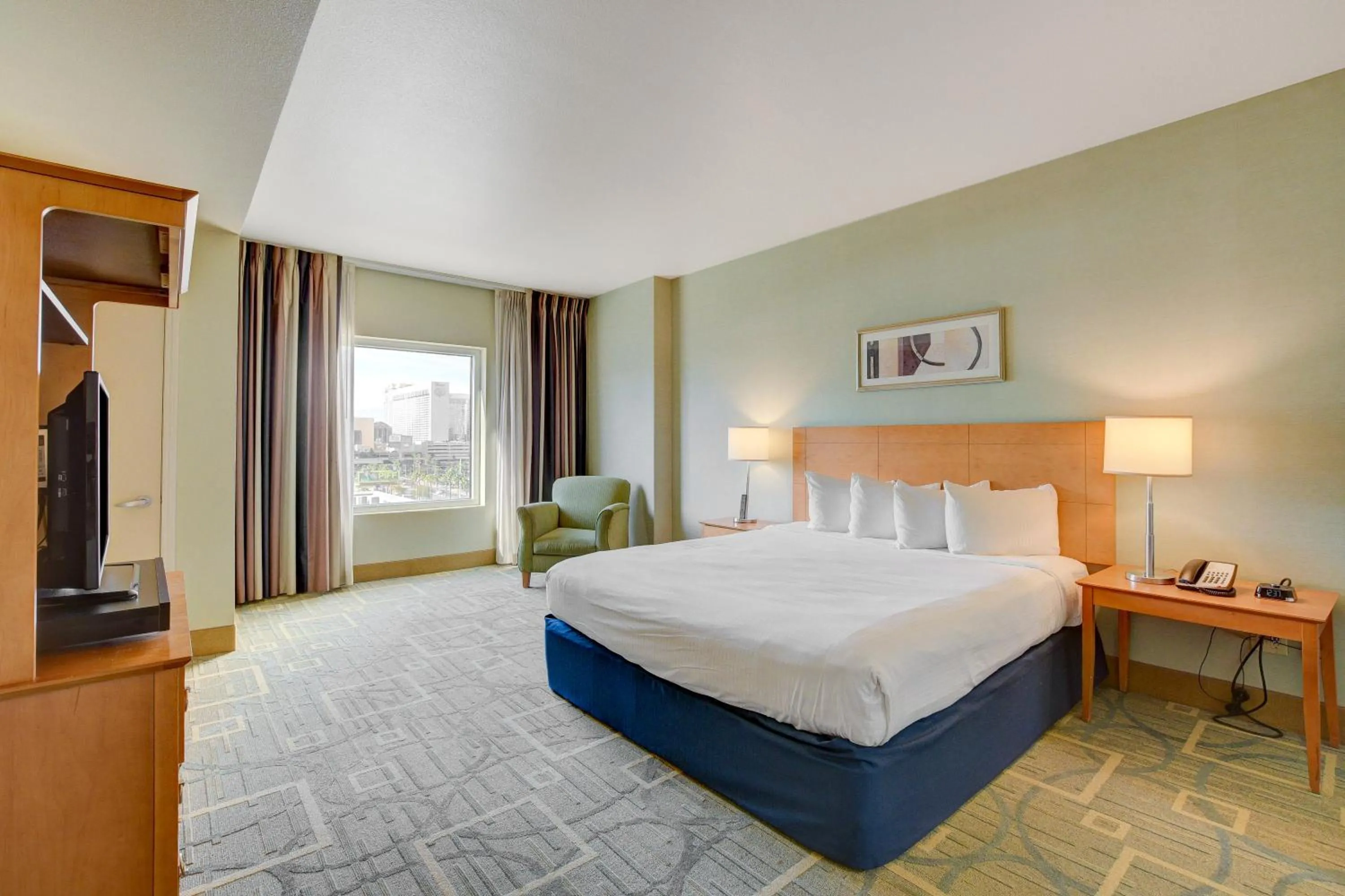 Bed in Princess Suite Platinum Hotel