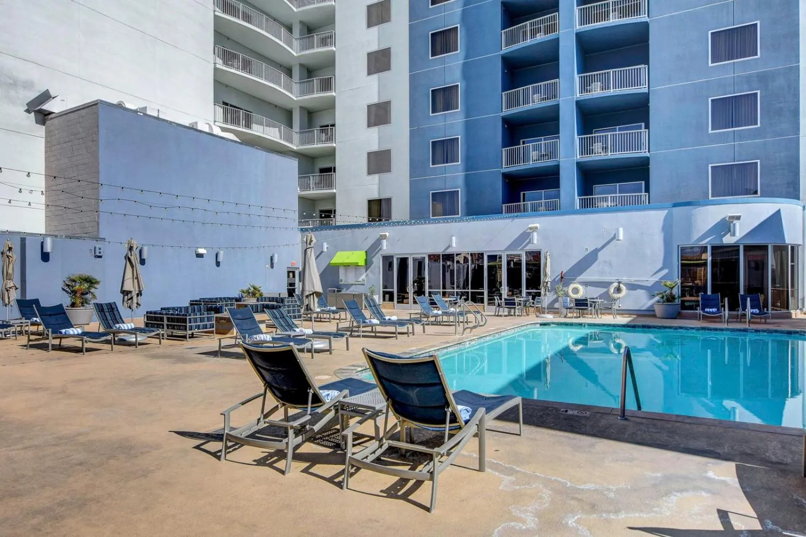 Swimming pool in Princess Suite Platinum Hotel