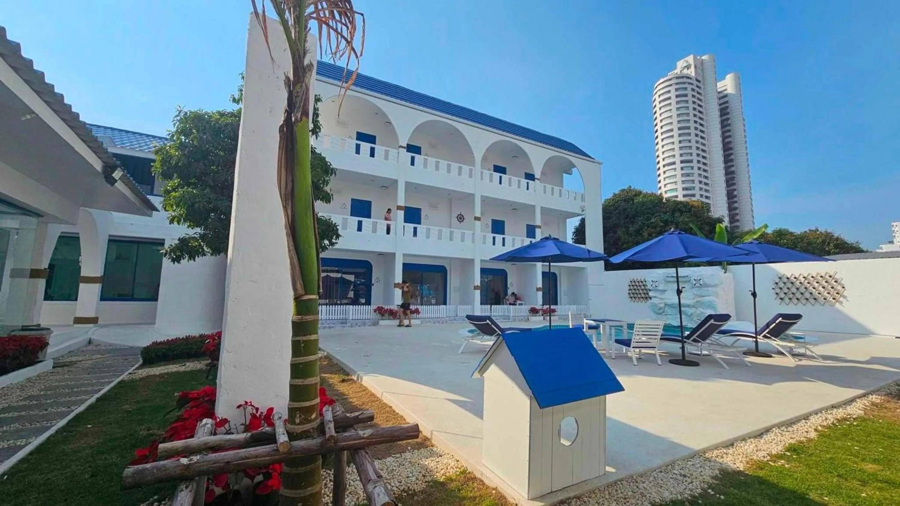 Property building in Collection O To The Sea Resort Thailand