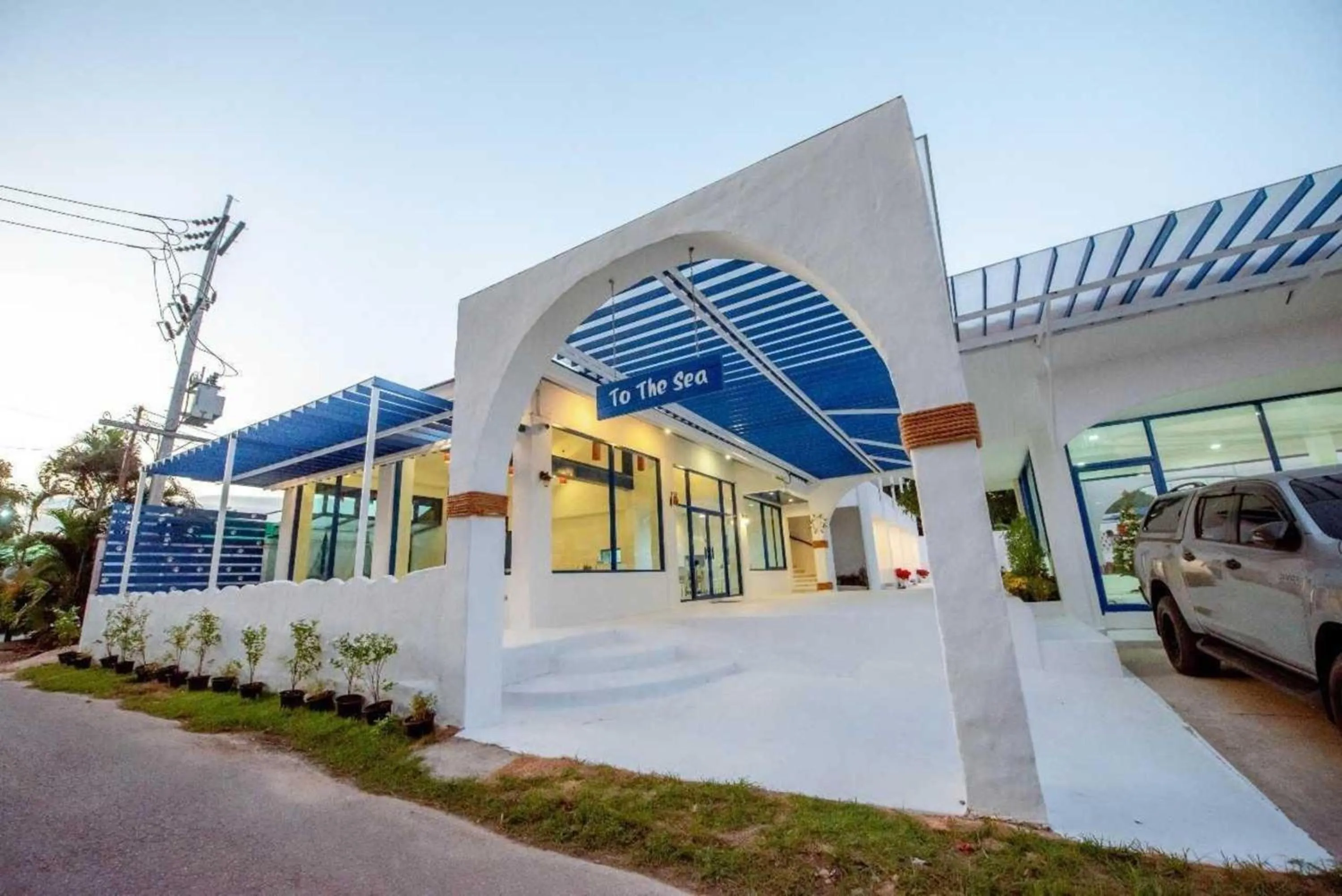 Property building in Collection O To The Sea Resort Thailand