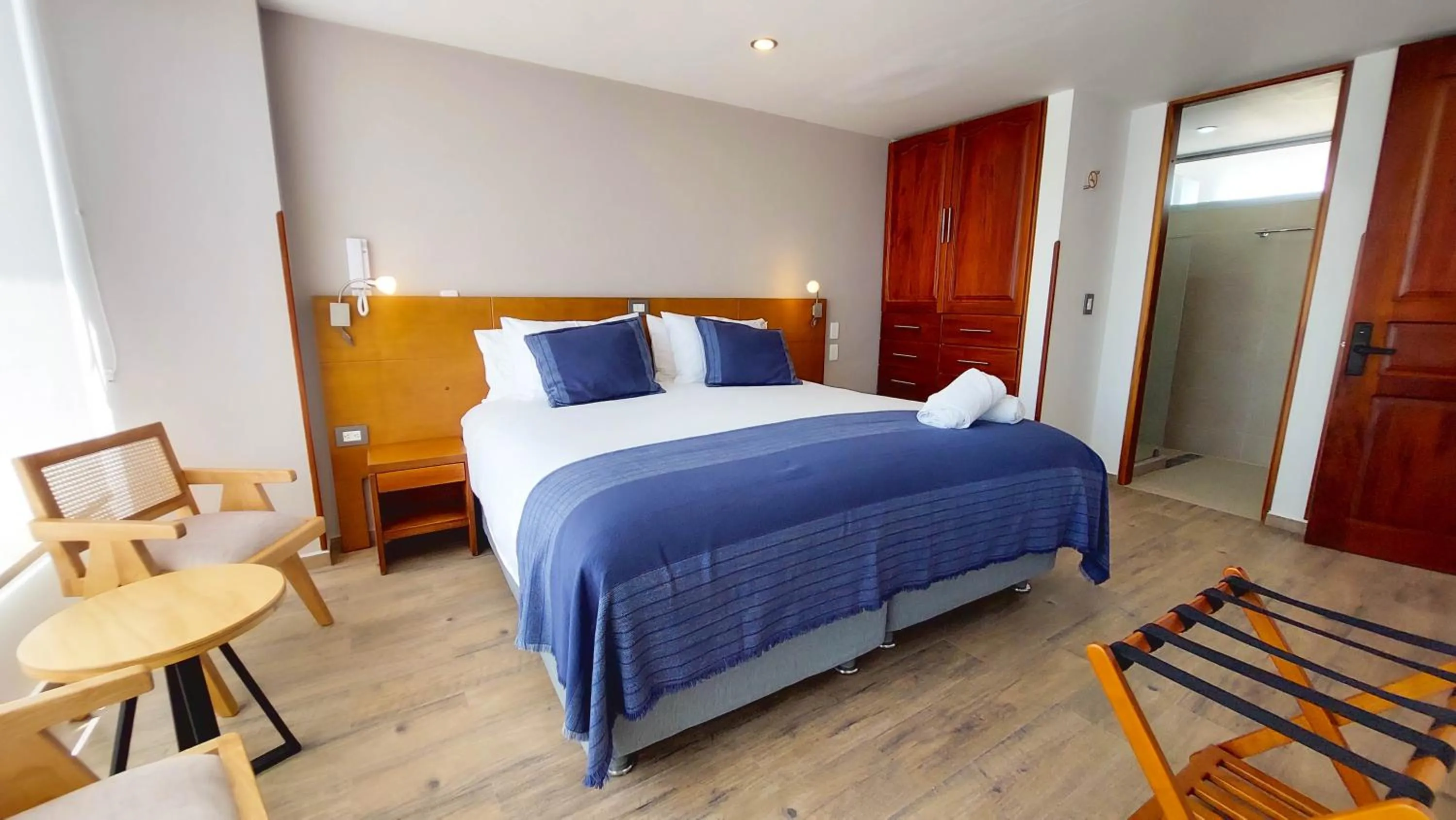 Photo of the whole room, Bed in Samakwā Hotel Boutique