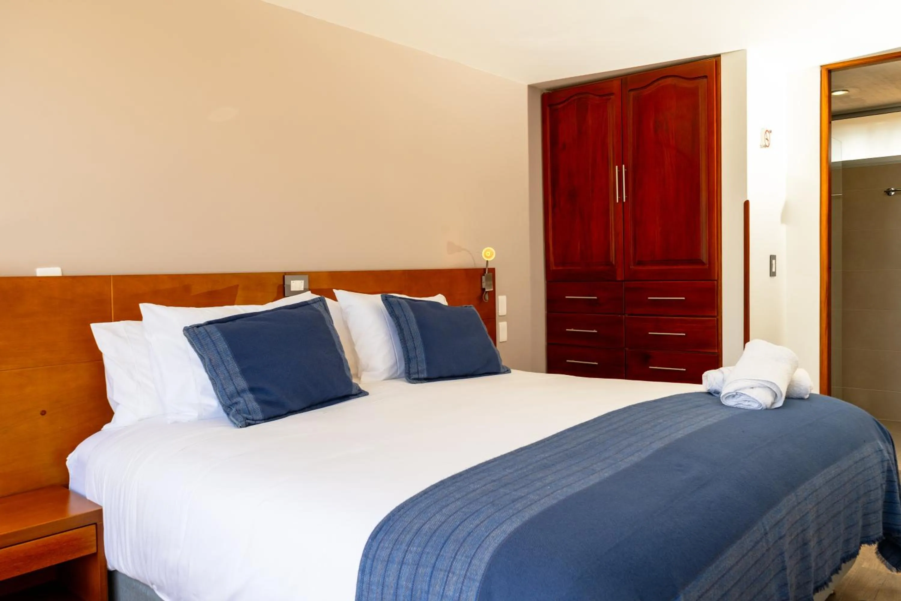 Bed in Samakwā Hotel Boutique