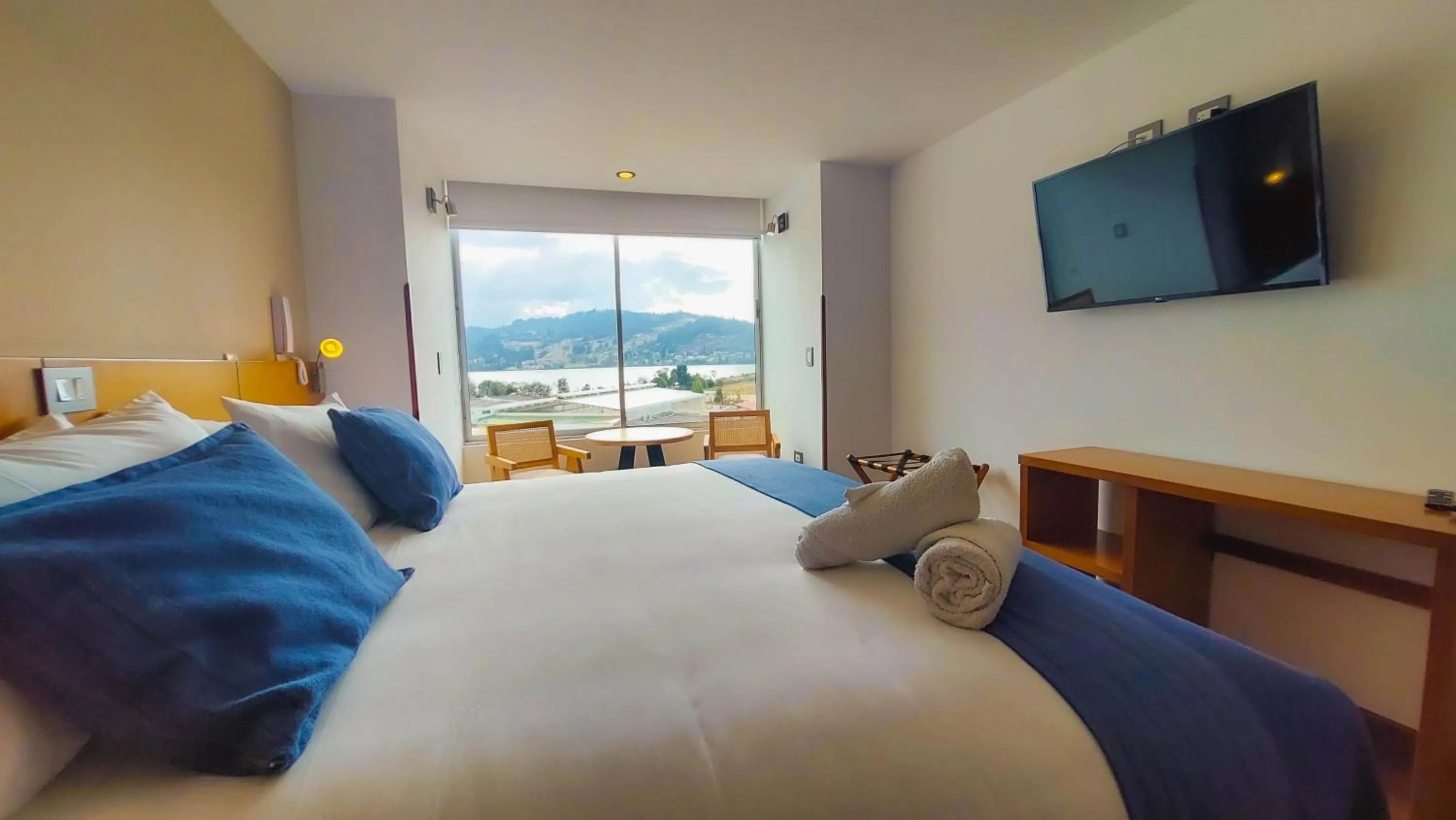 Photo of the whole room, Bed in Samakwā Hotel Boutique