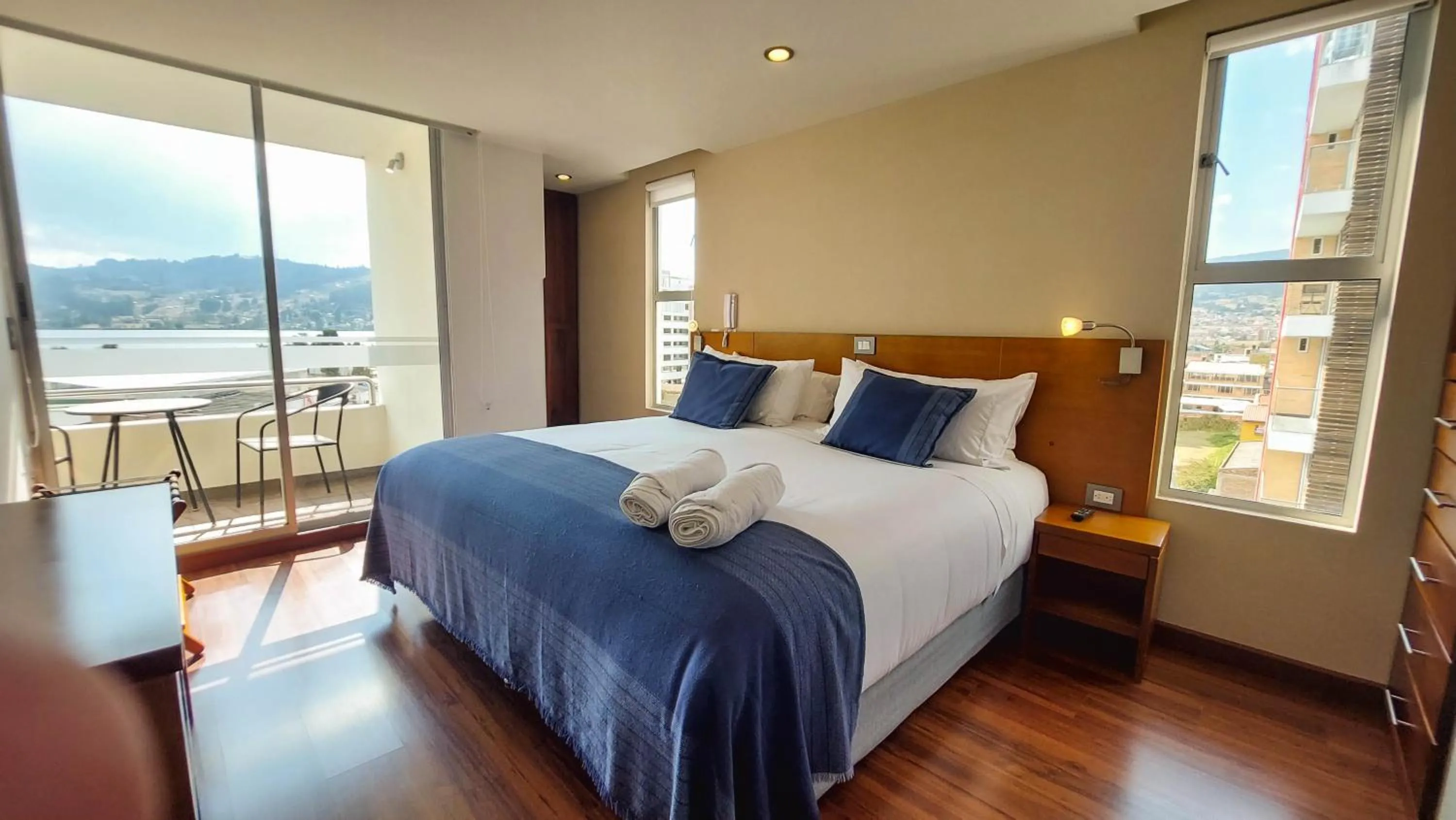 Balcony/Terrace, Bed in Samakwā Hotel Boutique