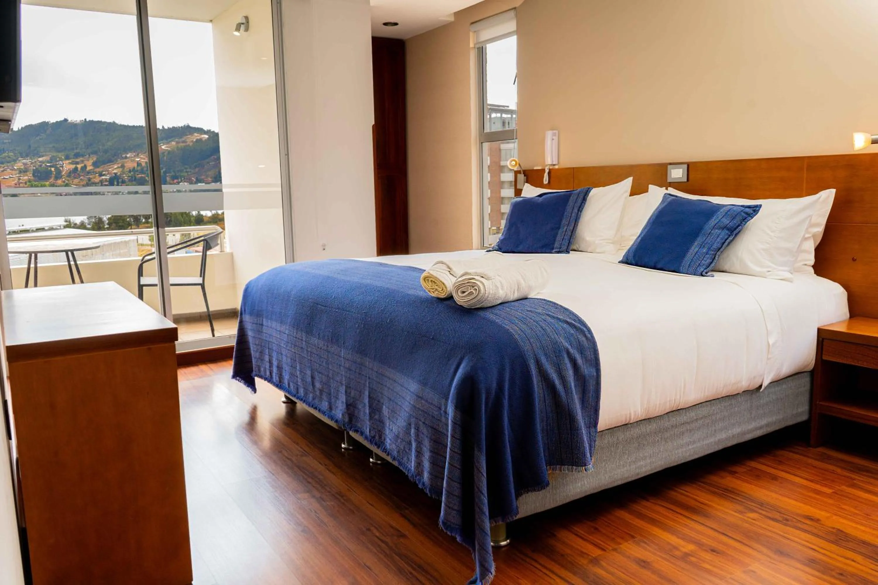 Photo of the whole room, Bed in Samakwā Hotel Boutique