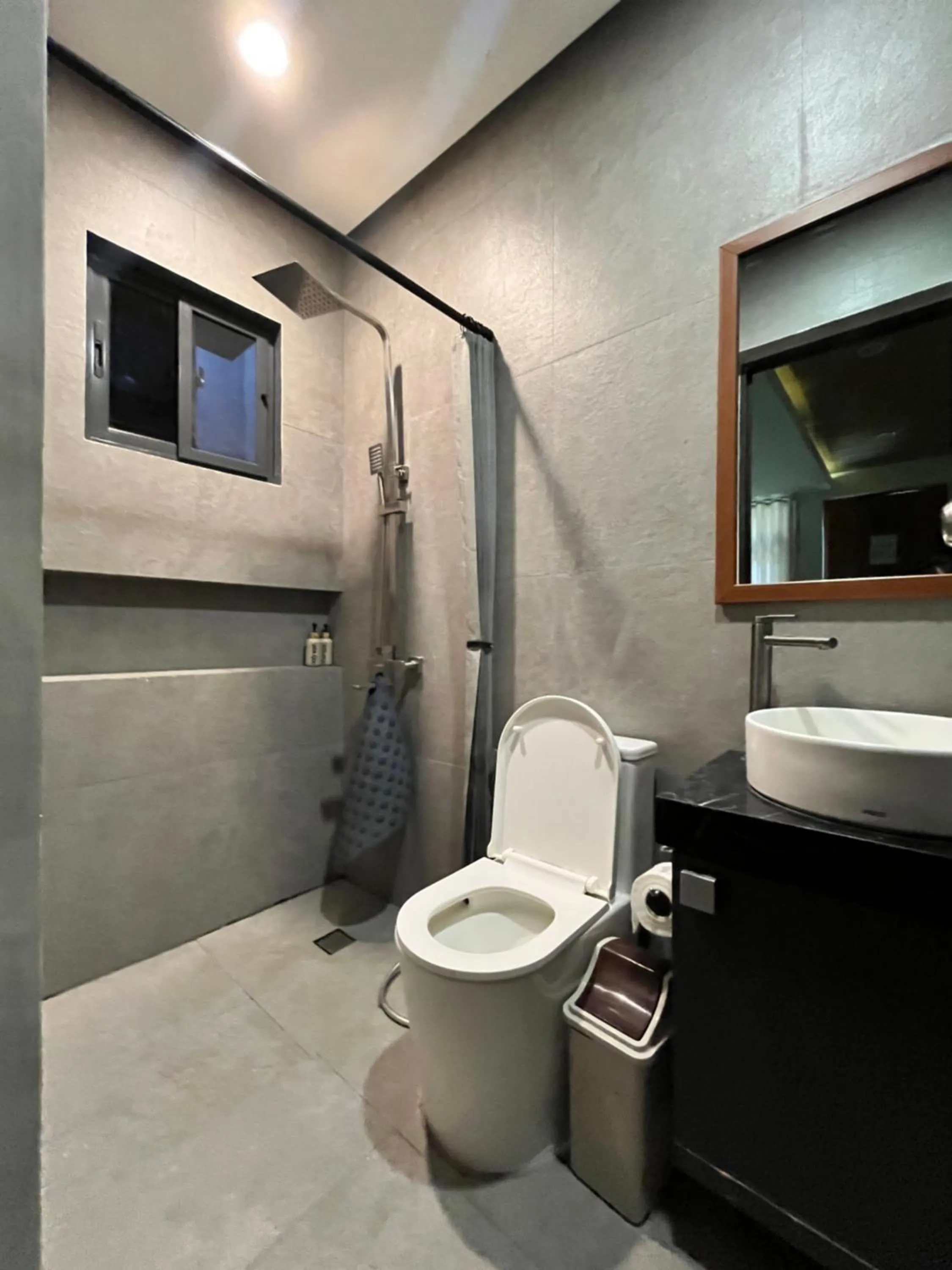 Shower in Mula De La Paz