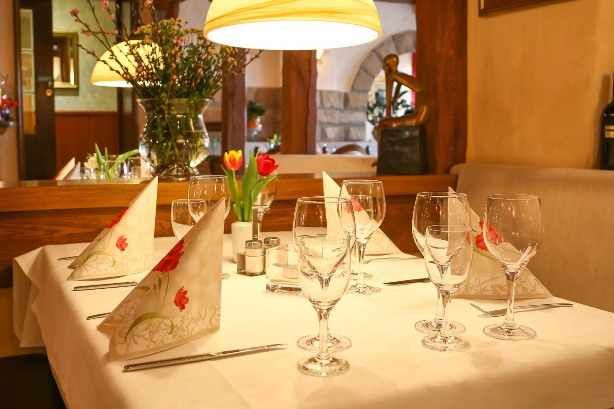 Restaurant/places to eat in Hotel Arkade