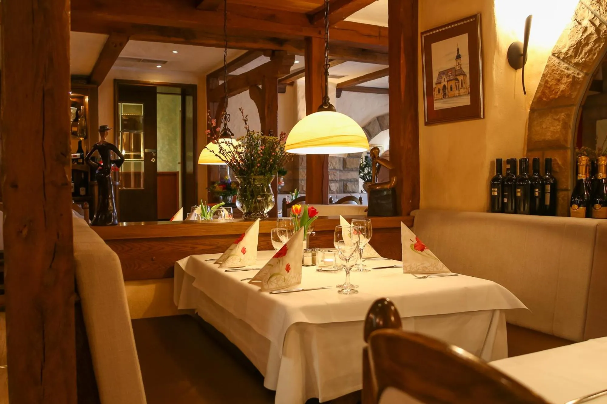 Restaurant/places to eat in Hotel Arkade