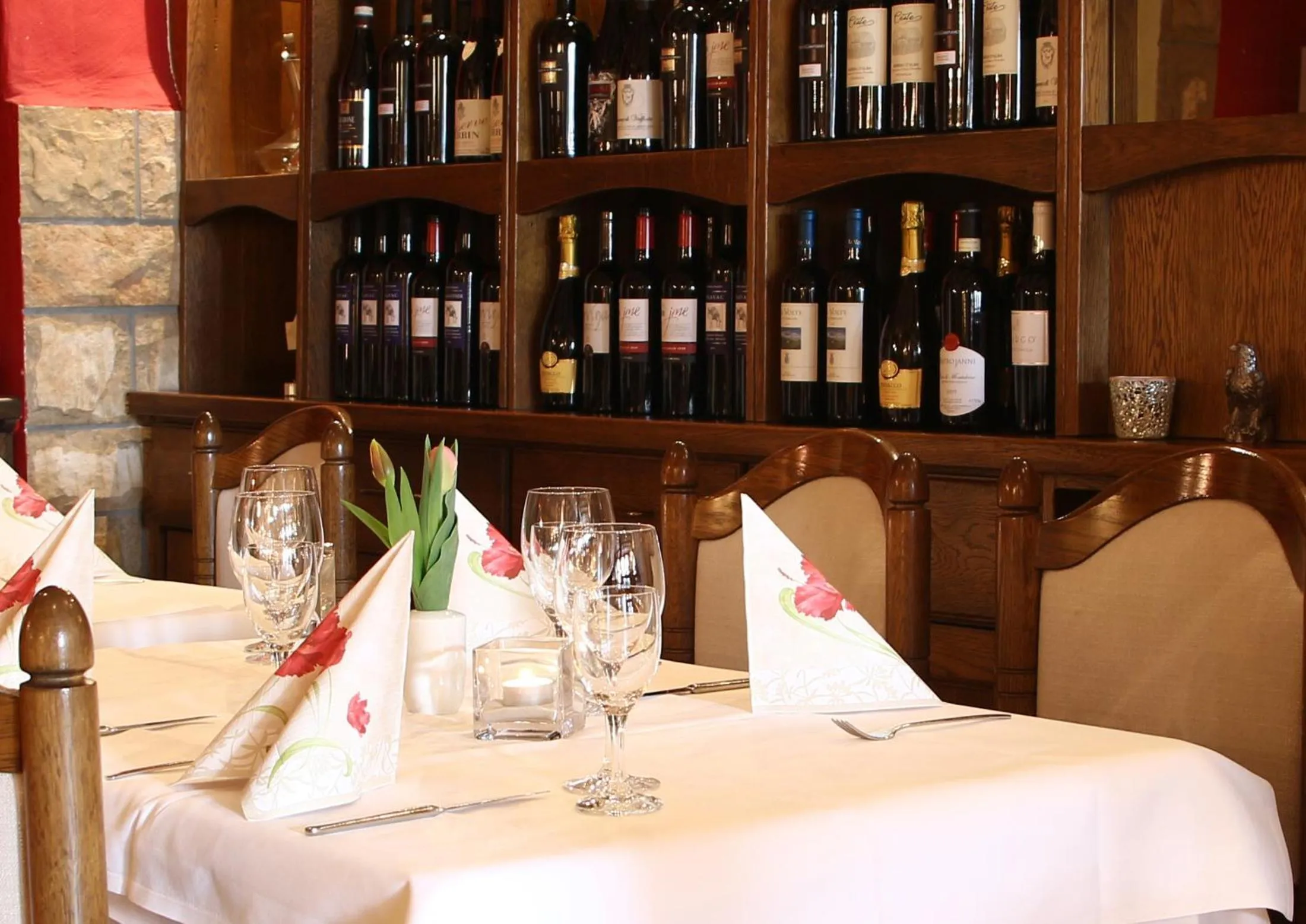 Restaurant/places to eat in Hotel Arkade