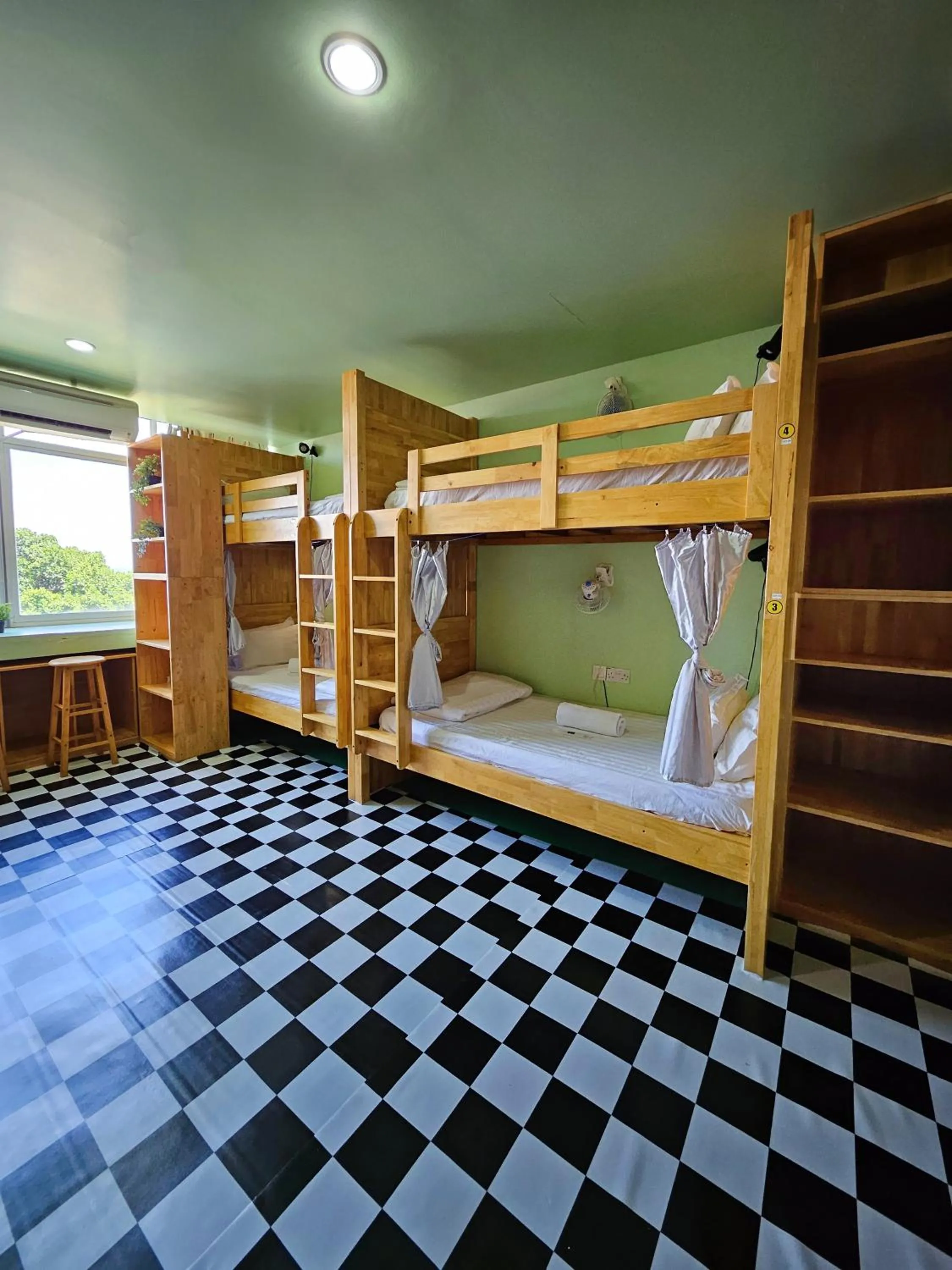 bunk bed, Bed in The 60