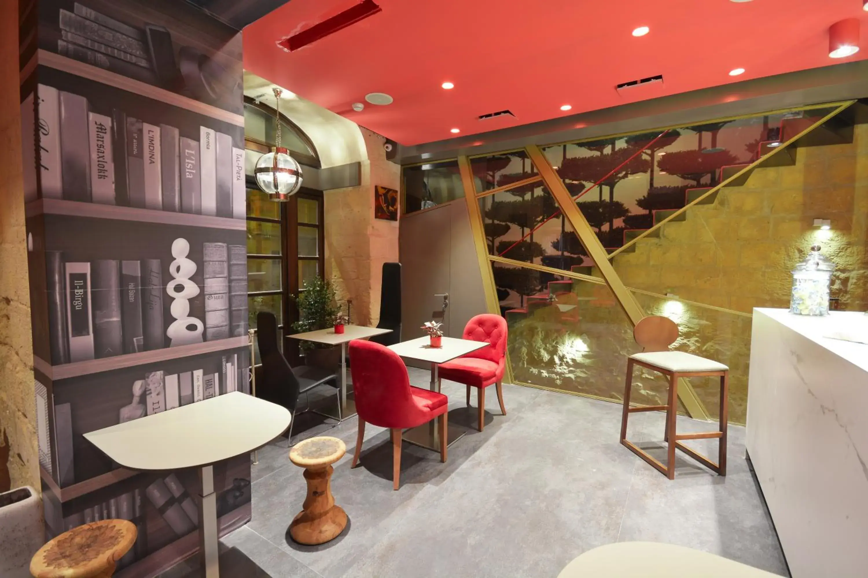 Lounge or bar in The Vincent Boutique Suites Lounge or bar in The Vincent Boutique Suites