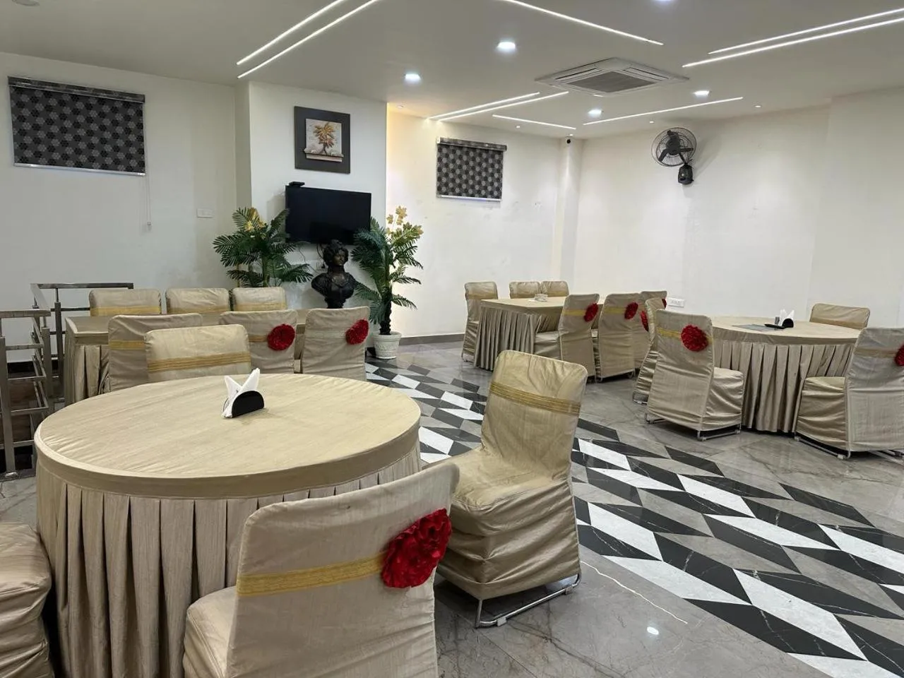 Hotel The Heera Divine