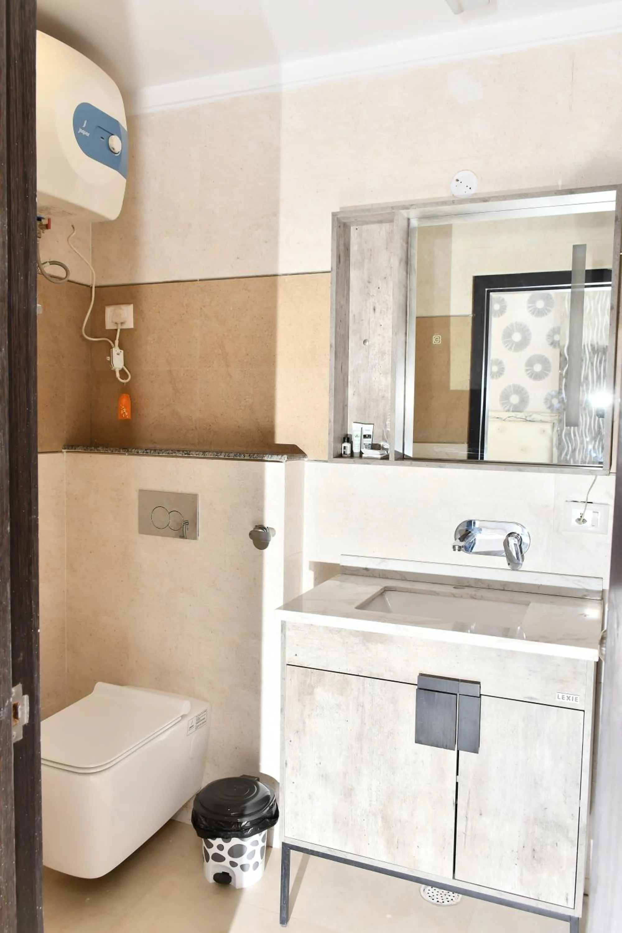 Deluxe King Room - single occupancy in Hotel The Heera Divine