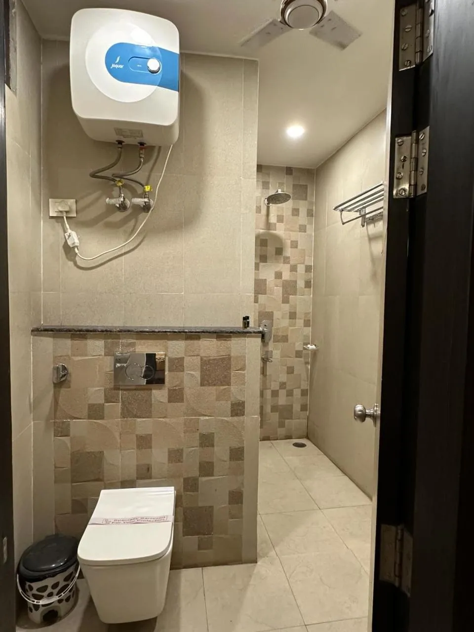 Superior King Room - single occupancy in Hotel The Heera Divine