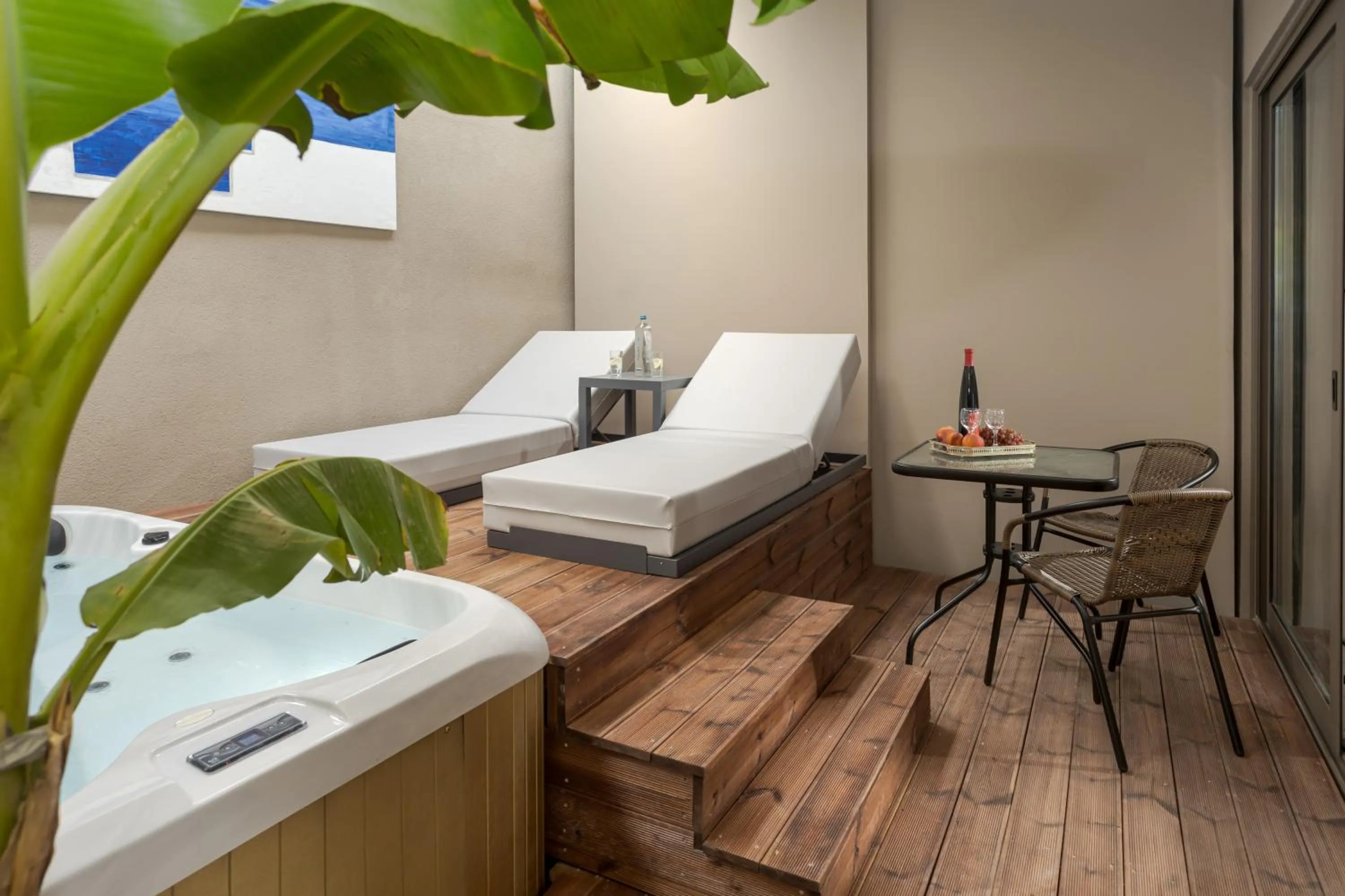 Hot Tub, Bed in Royal Gold City Suites by Omilos Hotels