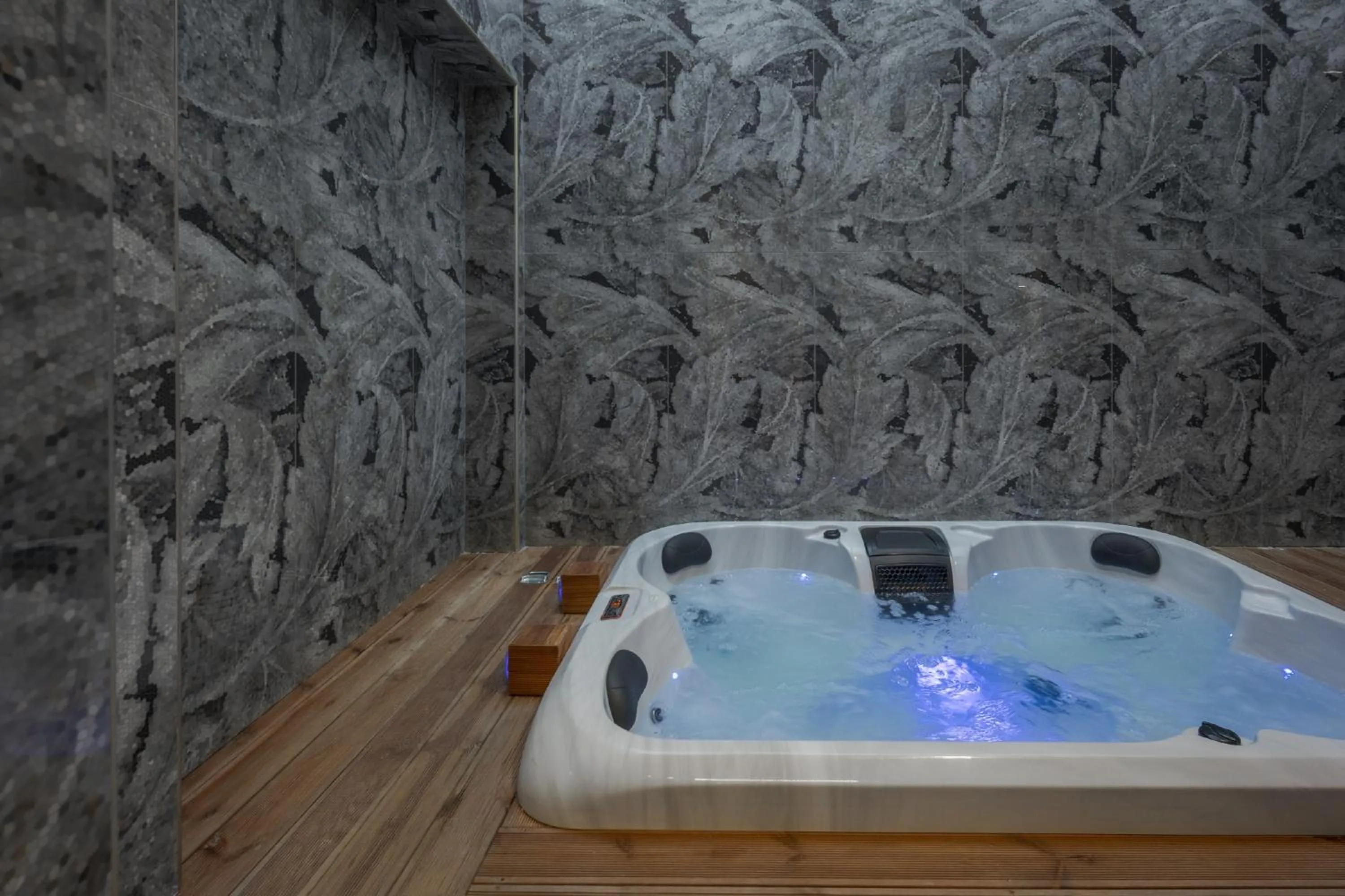 Hot Tub in Royal Gold City Suites by Omilos Hotels