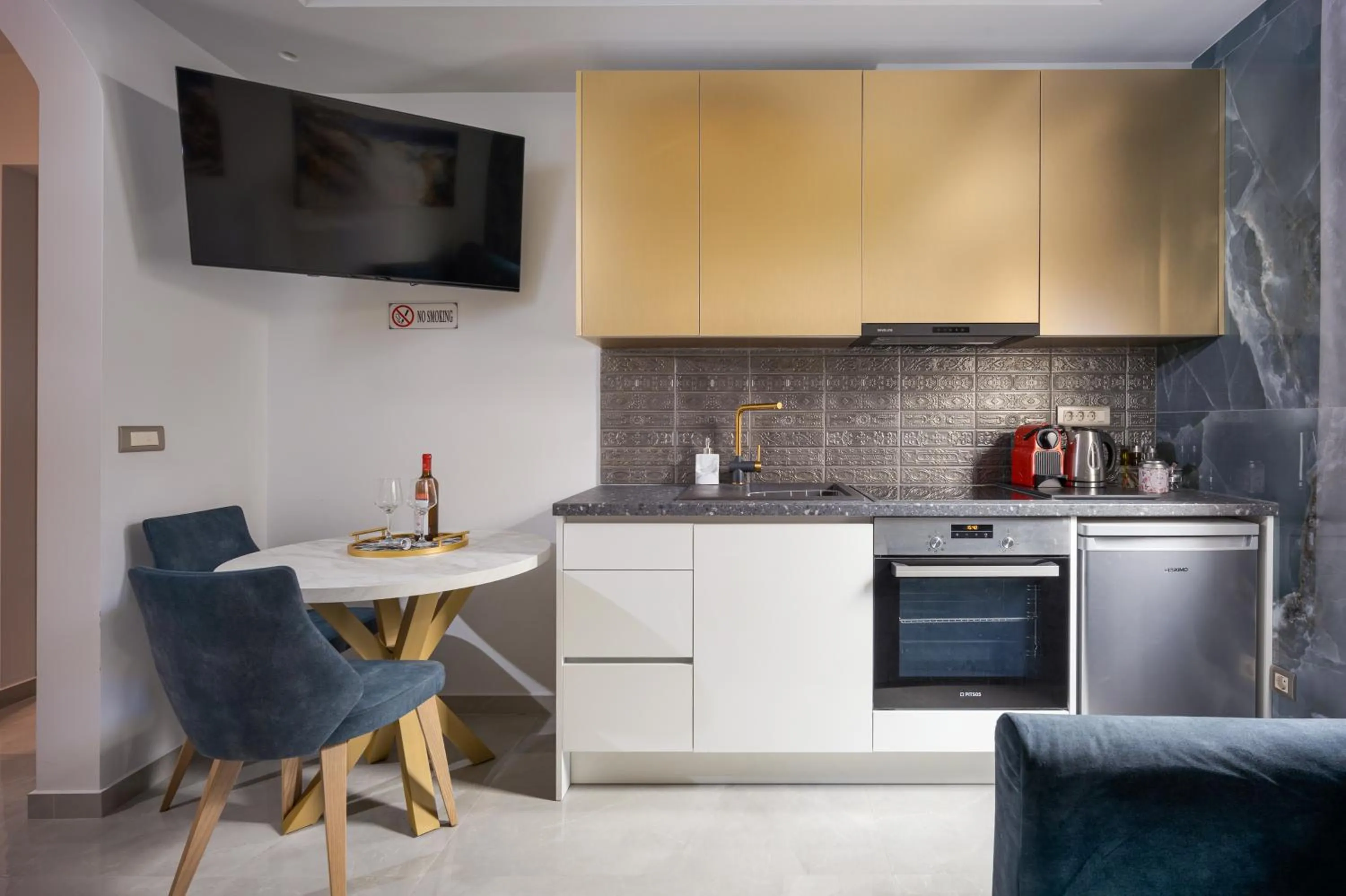 TV and multimedia in Royal Gold City Suites by Omilos Hotels