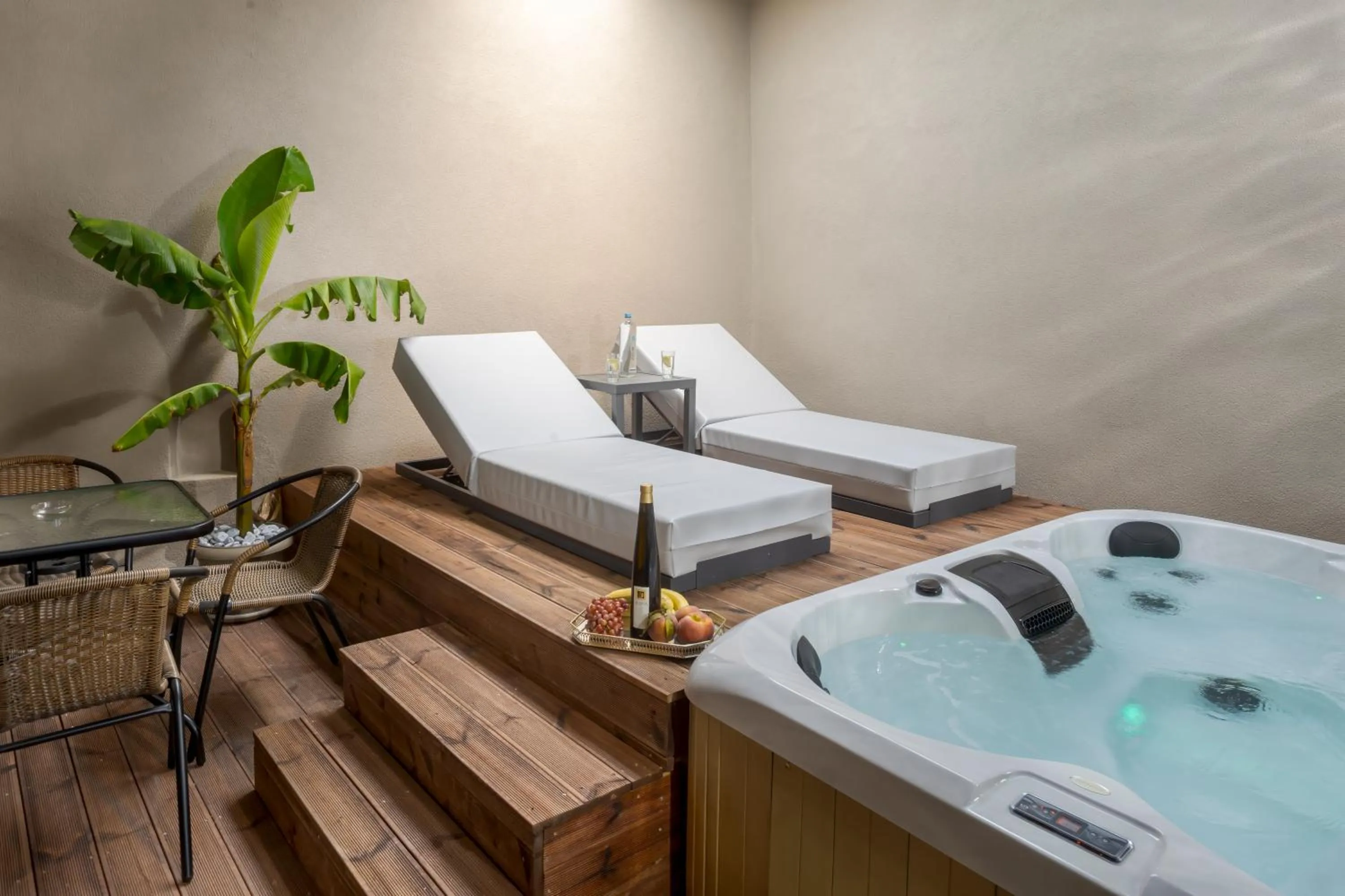 Hot Tub in Royal Gold City Suites by Omilos Hotels
