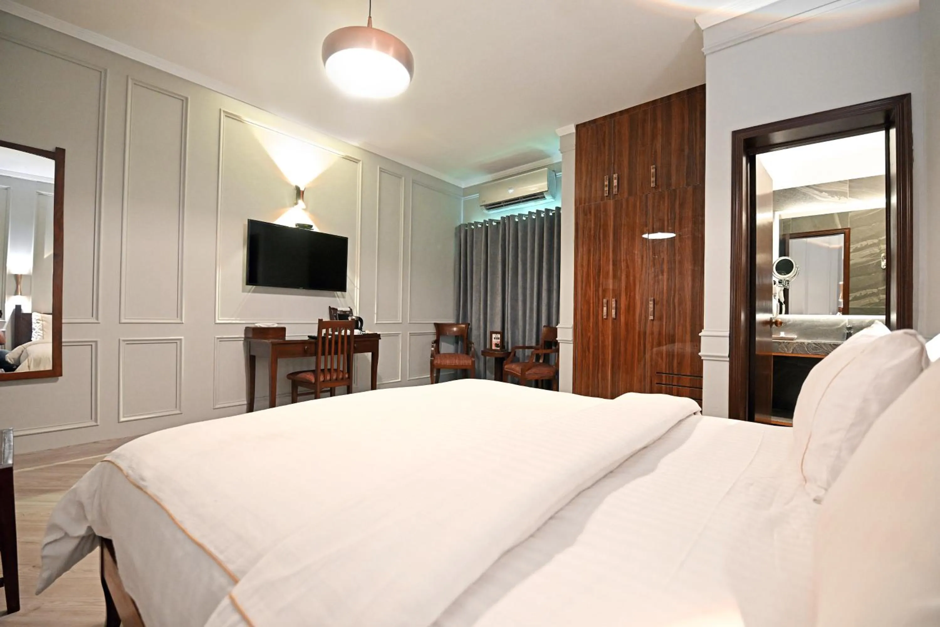 Photo of the whole room, Bed in The Residency Hotel
