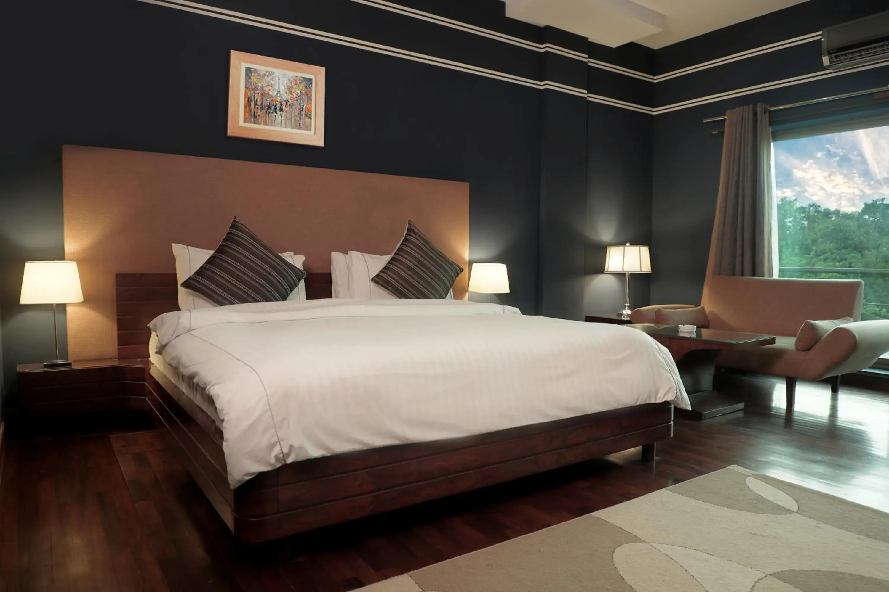 Superior Queen Room in The Residency Hotel Superior Queen Room in The Residency Hotel