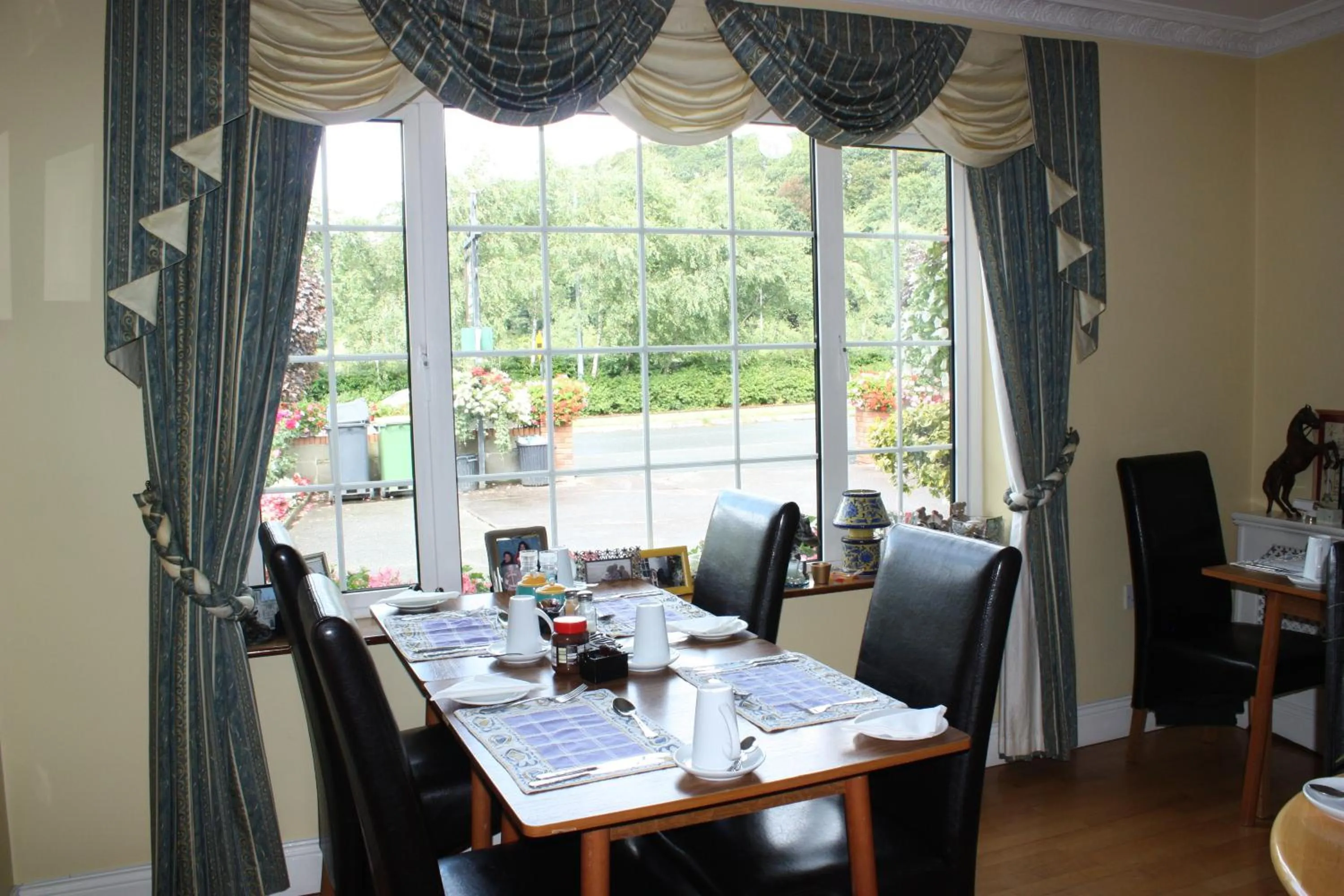 Dining area in Cillcearn House