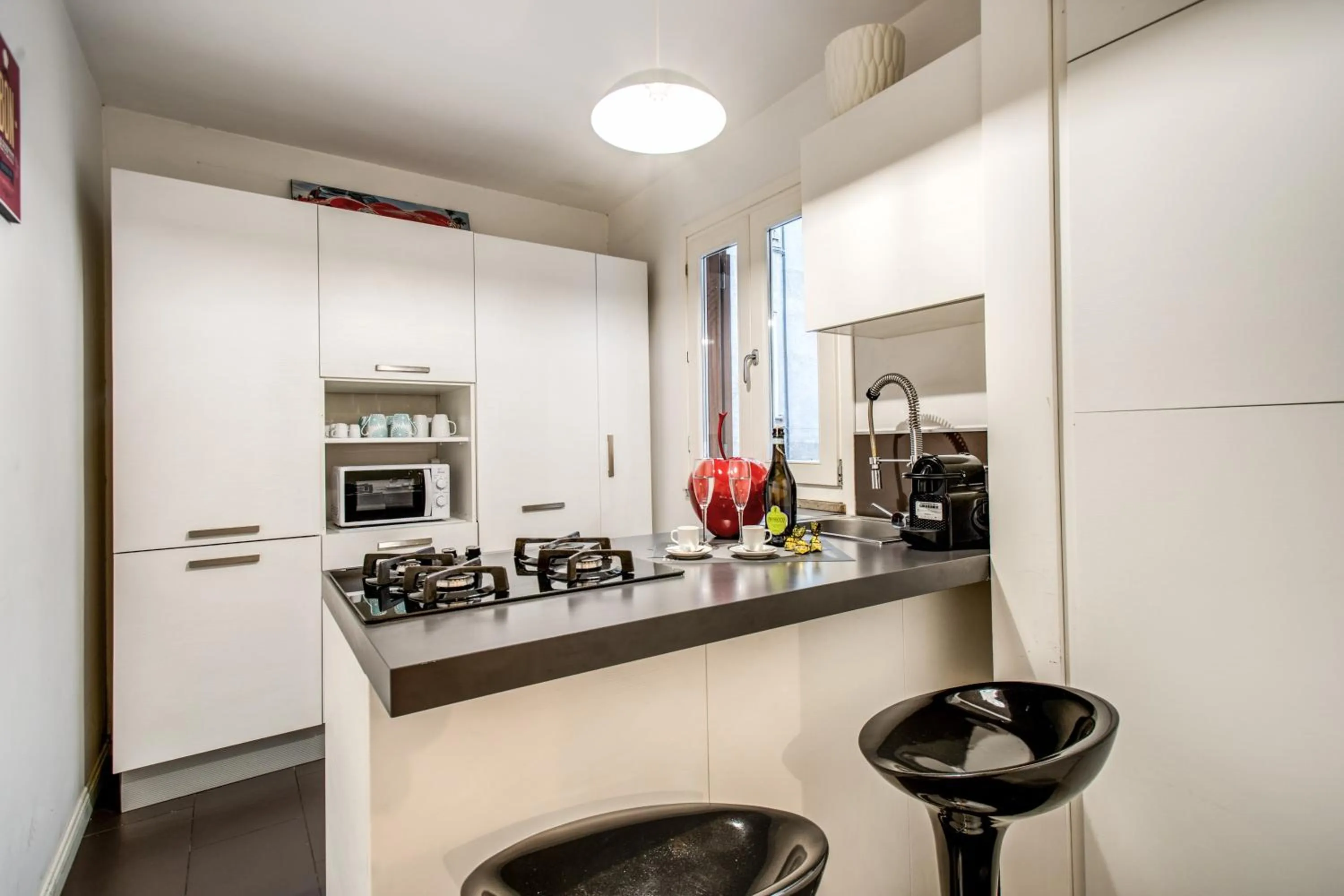 Kitchen or kitchenette in Trastevere Miracle Suite