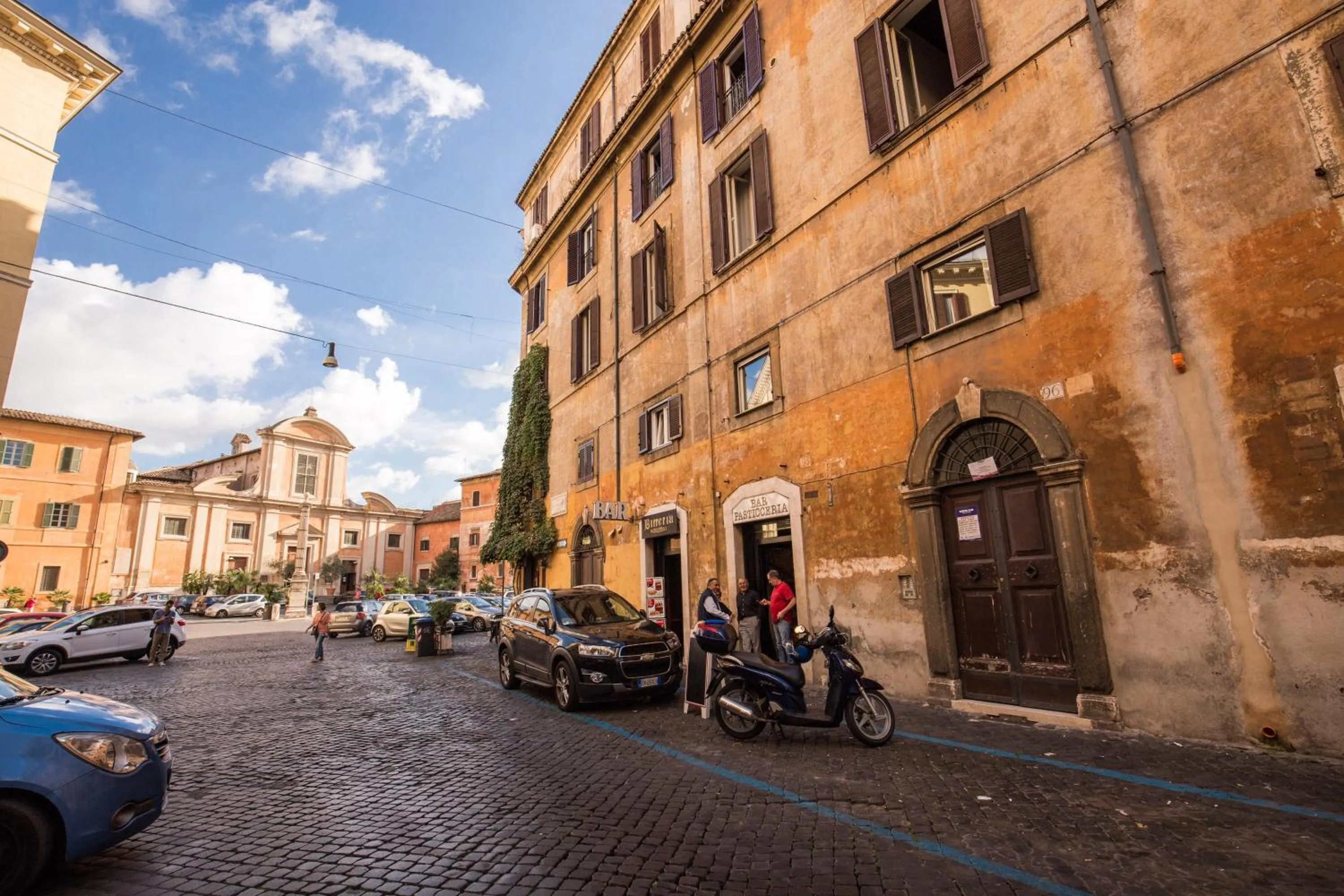Neighbourhood in Trastevere Miracle Suite
