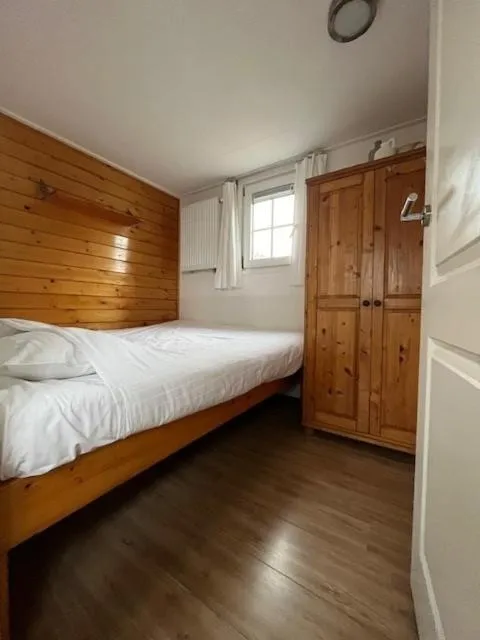 Bedroom, Bed in Vakantiehuisjes Marsherne