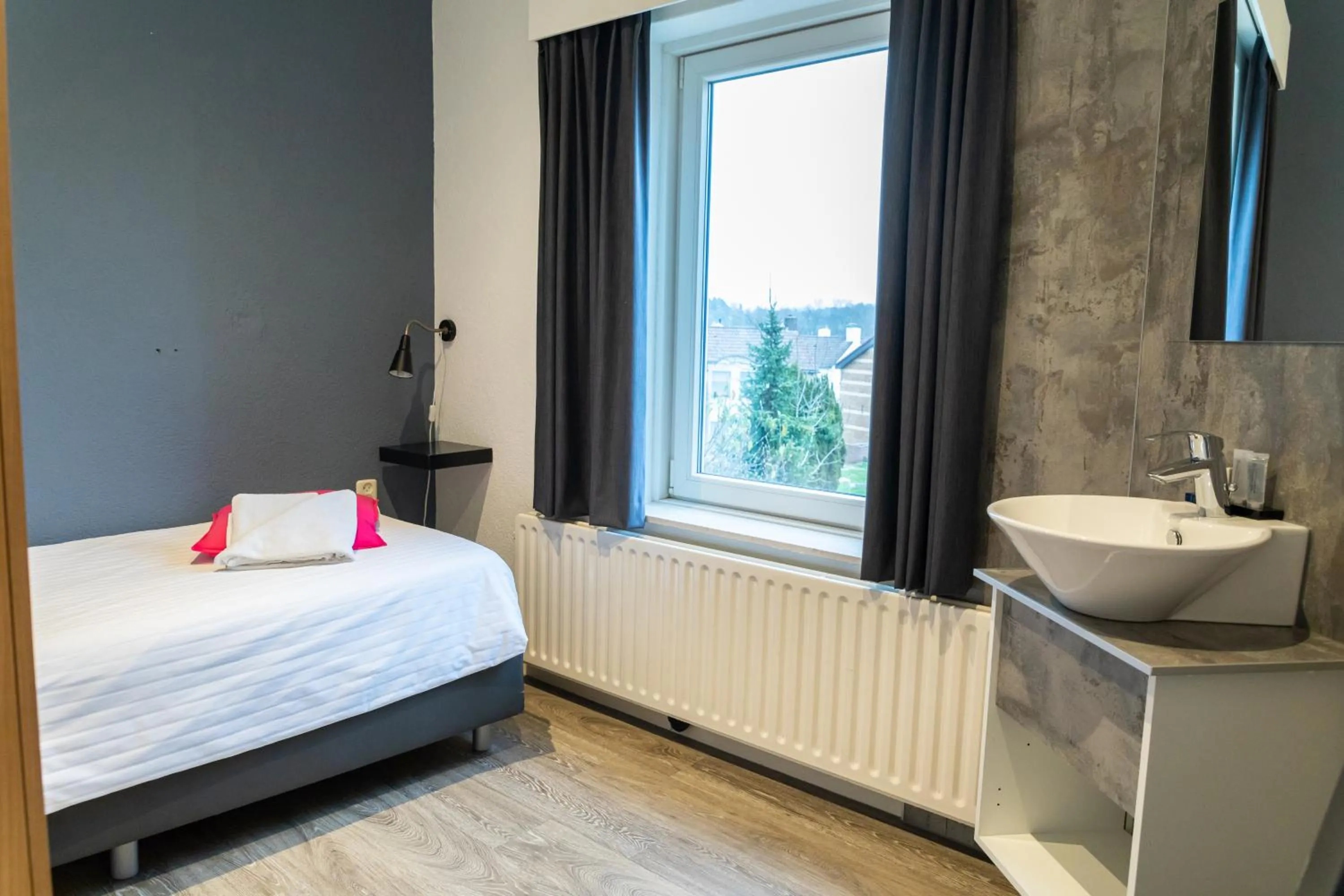 Photo of the whole room, Bed in Huis Ter Geul