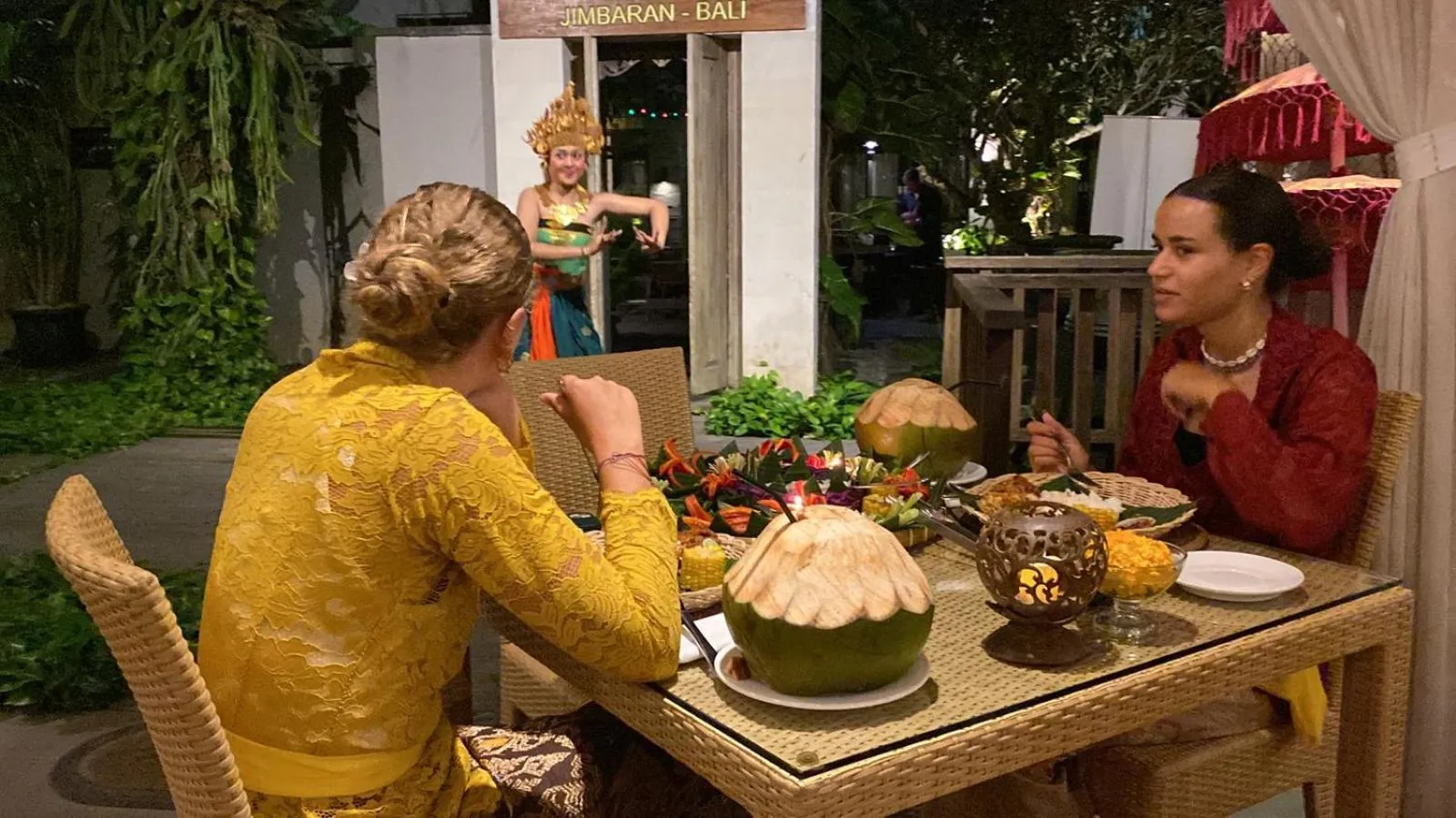 Restaurant/places to eat in Argya Santi Suite and Villas