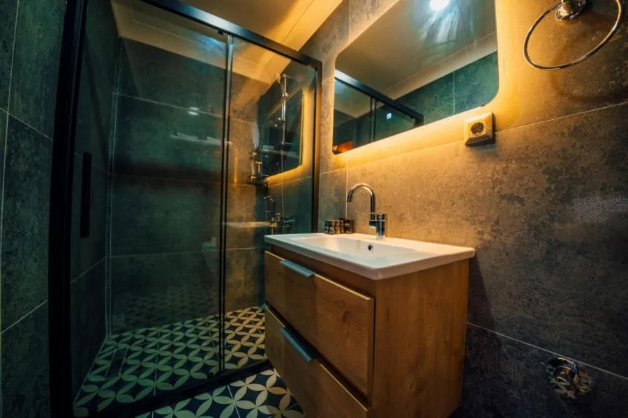 Shower in Vital Göl Sapanca Özel Havuzlu Bungalov & Villa