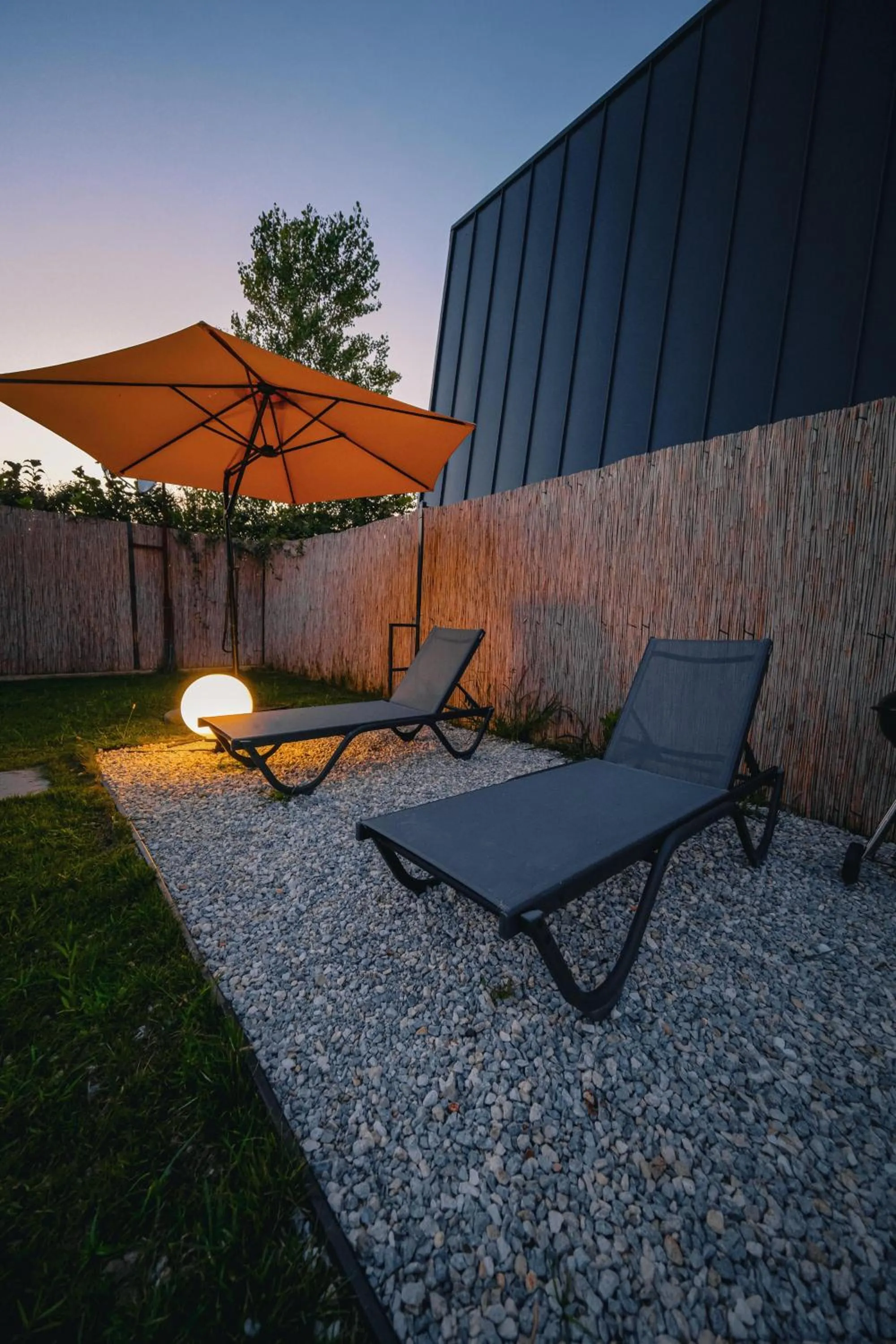 sunbed in Vital Göl Sapanca Özel Havuzlu Bungalov & Villa