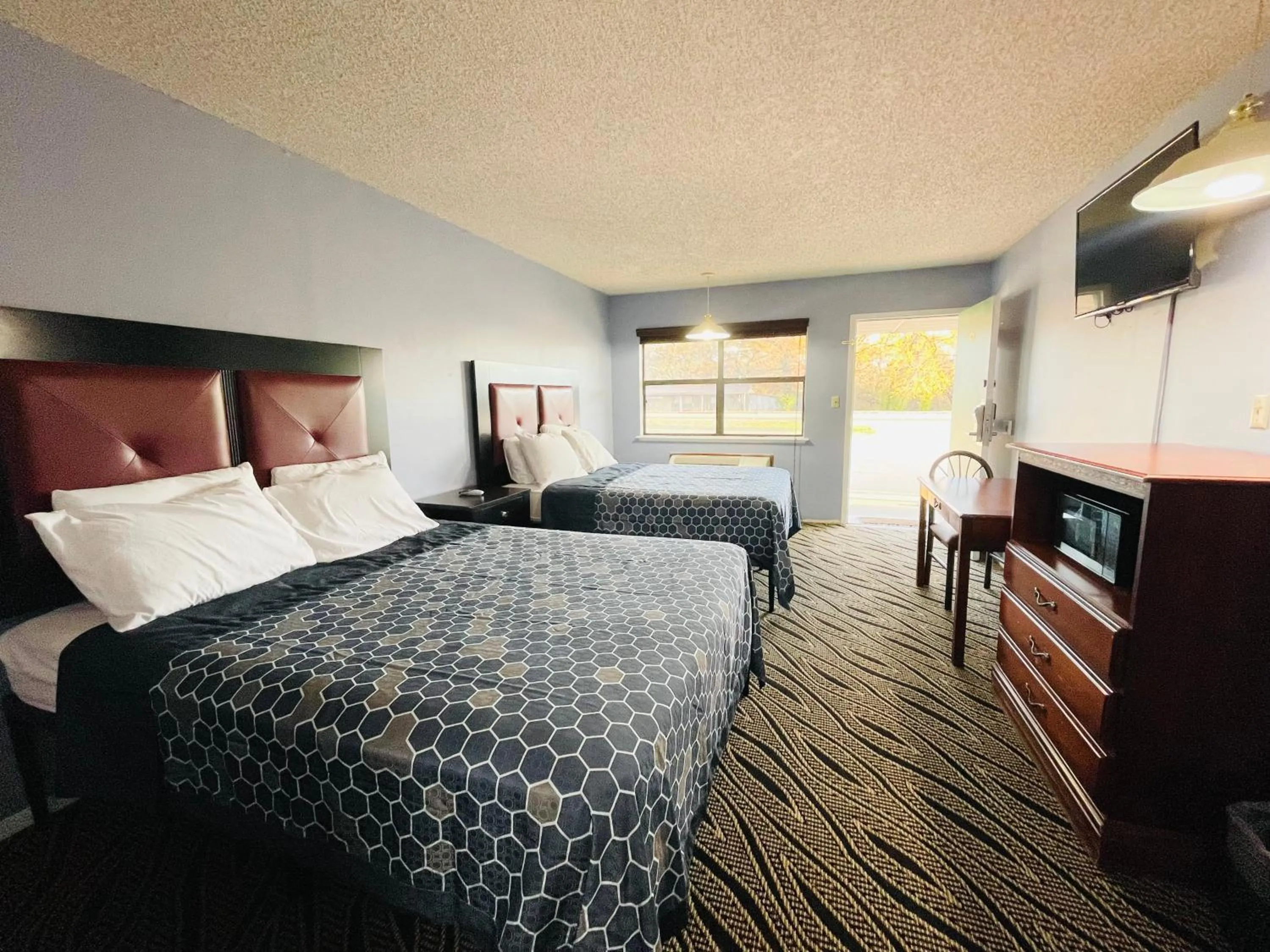 Bed in Holiday Pines Inn and Suites