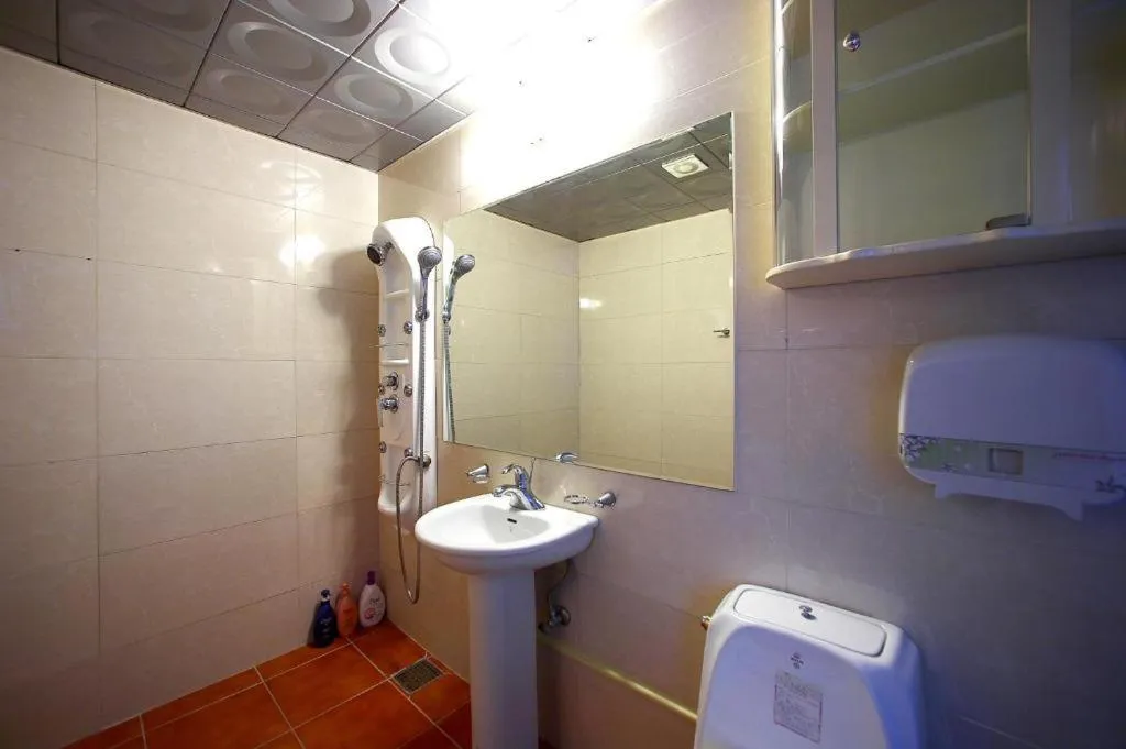 Shower in New World Hotel Yongsan
