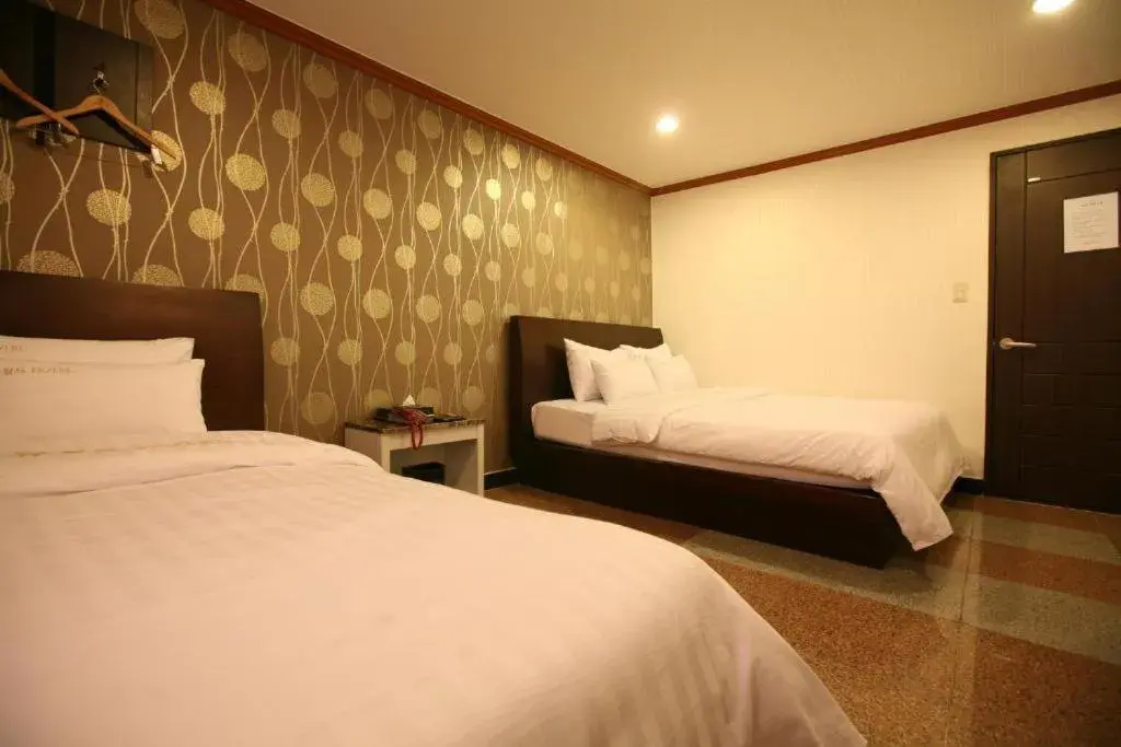 Bed in New World Hotel Yongsan Bed in New World Hotel Yongsan