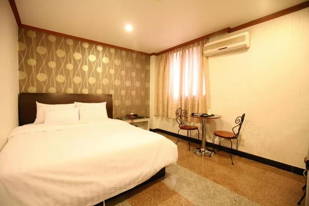 Bed in New World Hotel Yongsan Bed in New World Hotel Yongsan