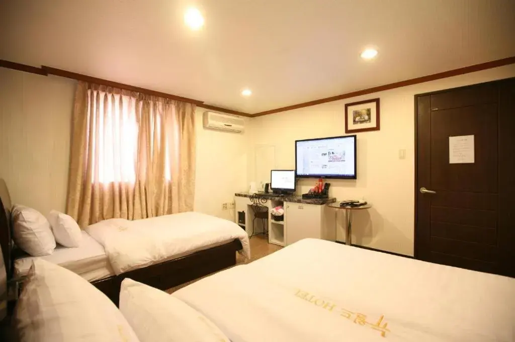 Bed in New World Hotel Yongsan Bed in New World Hotel Yongsan