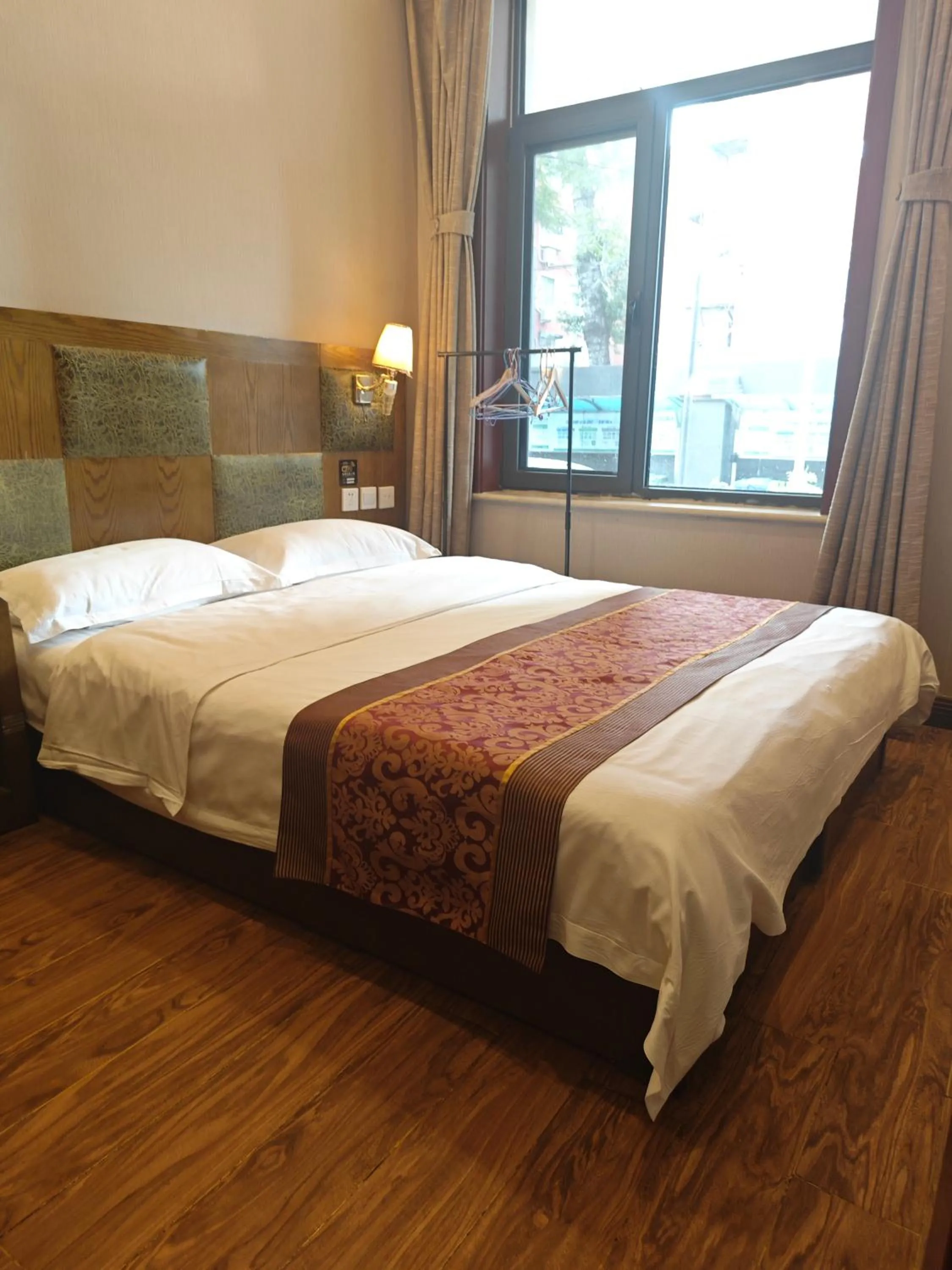 Bedroom, Bed in Beijing Huiqing Garden Bussiness Hotel