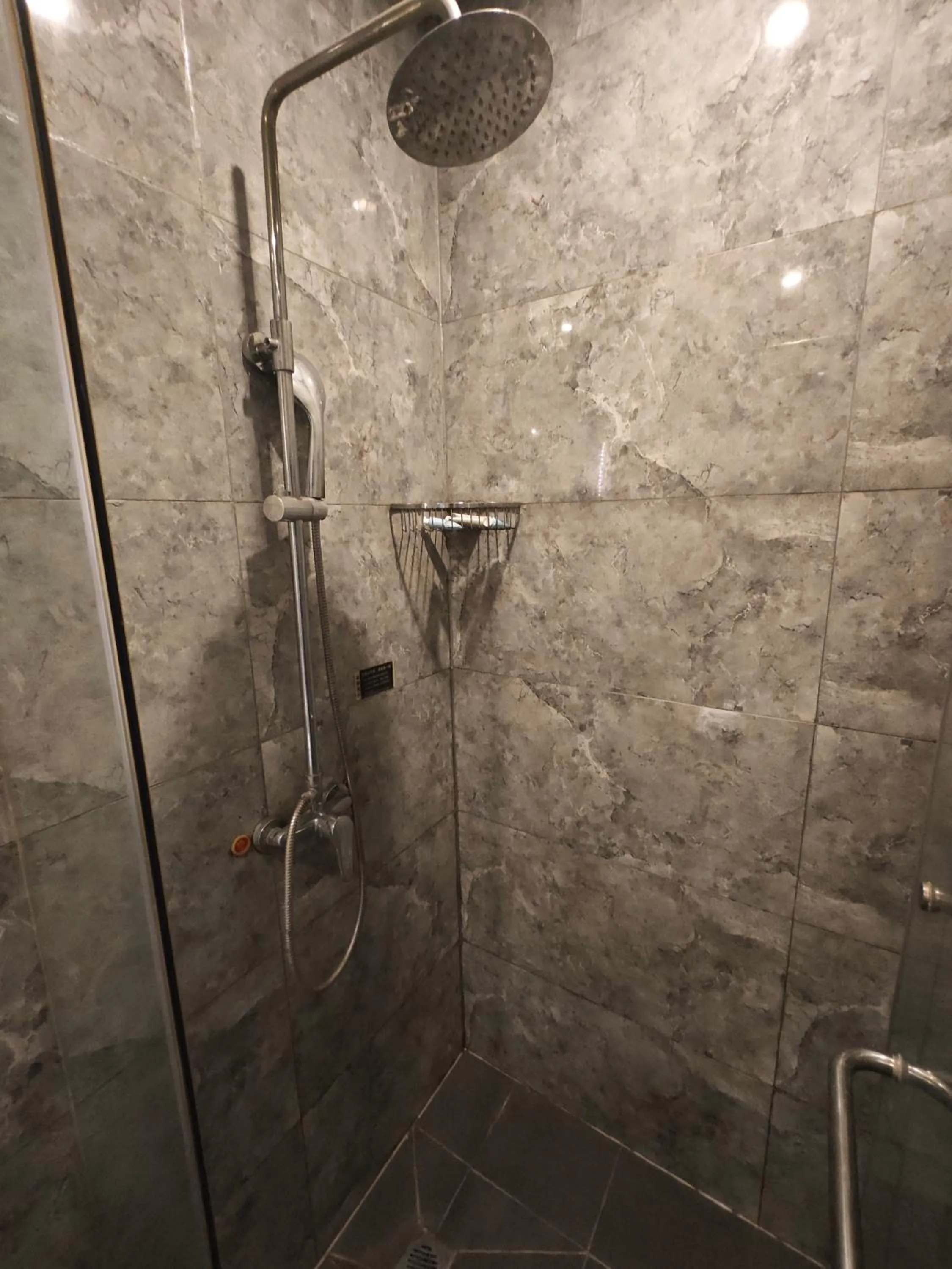 Shower in Beijing Huiqing Garden Bussiness Hotel