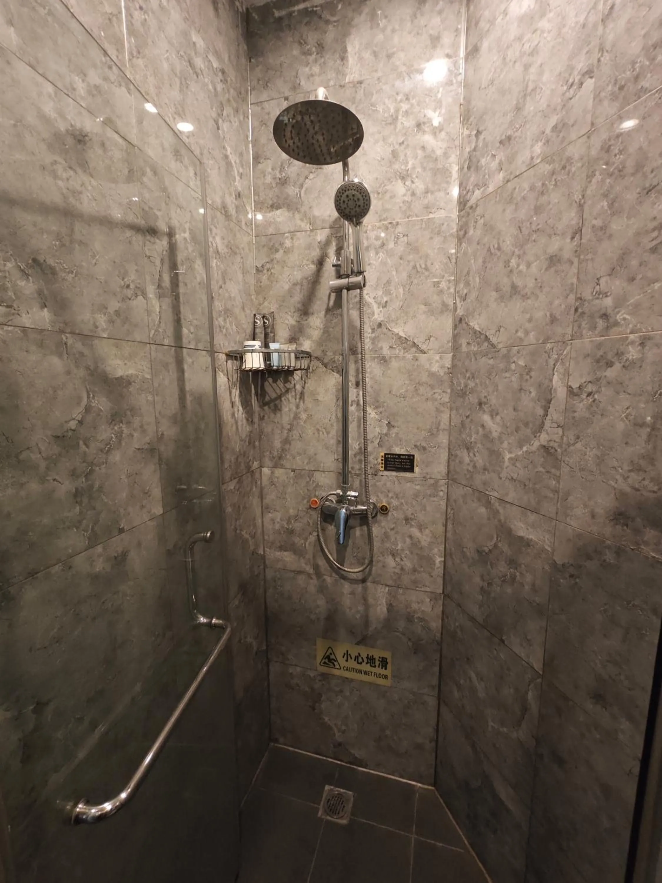 Shower in Beijing Huiqing Garden Bussiness Hotel