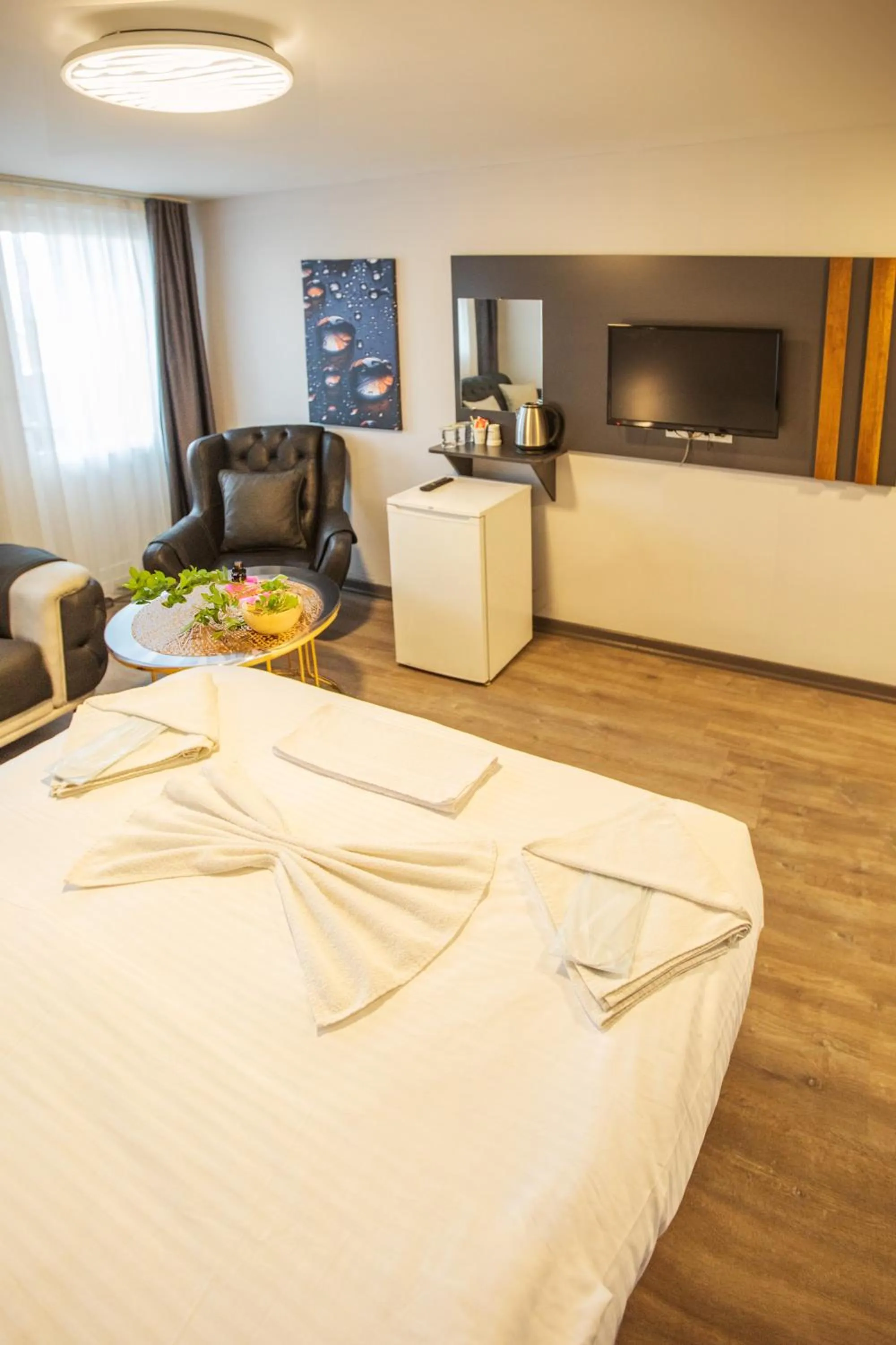 Bed in Liza Suit Hotel