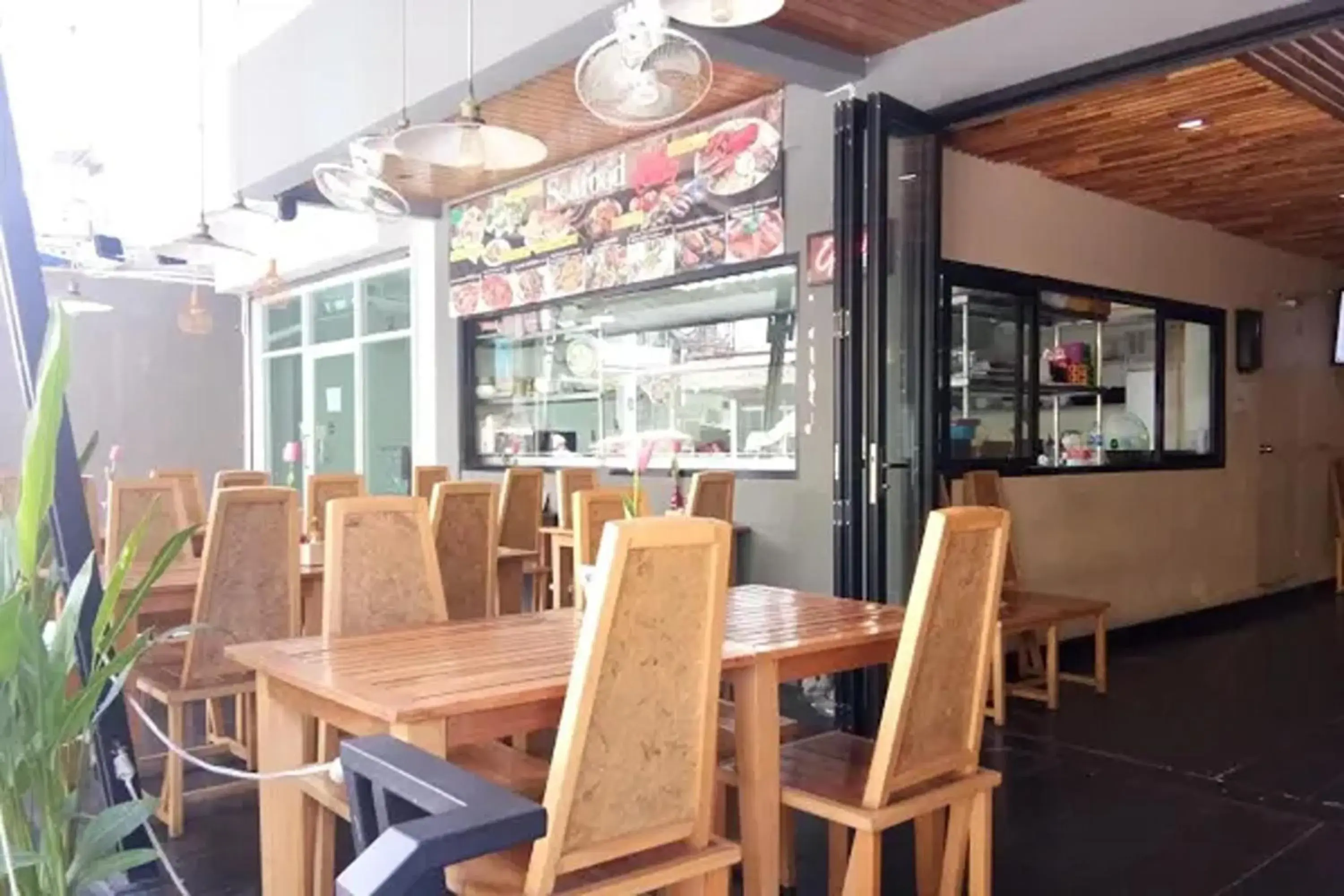 Restaurant/places to eat in Landmark Patong Hotel Restaurant/places to eat in Landmark Patong Hotel