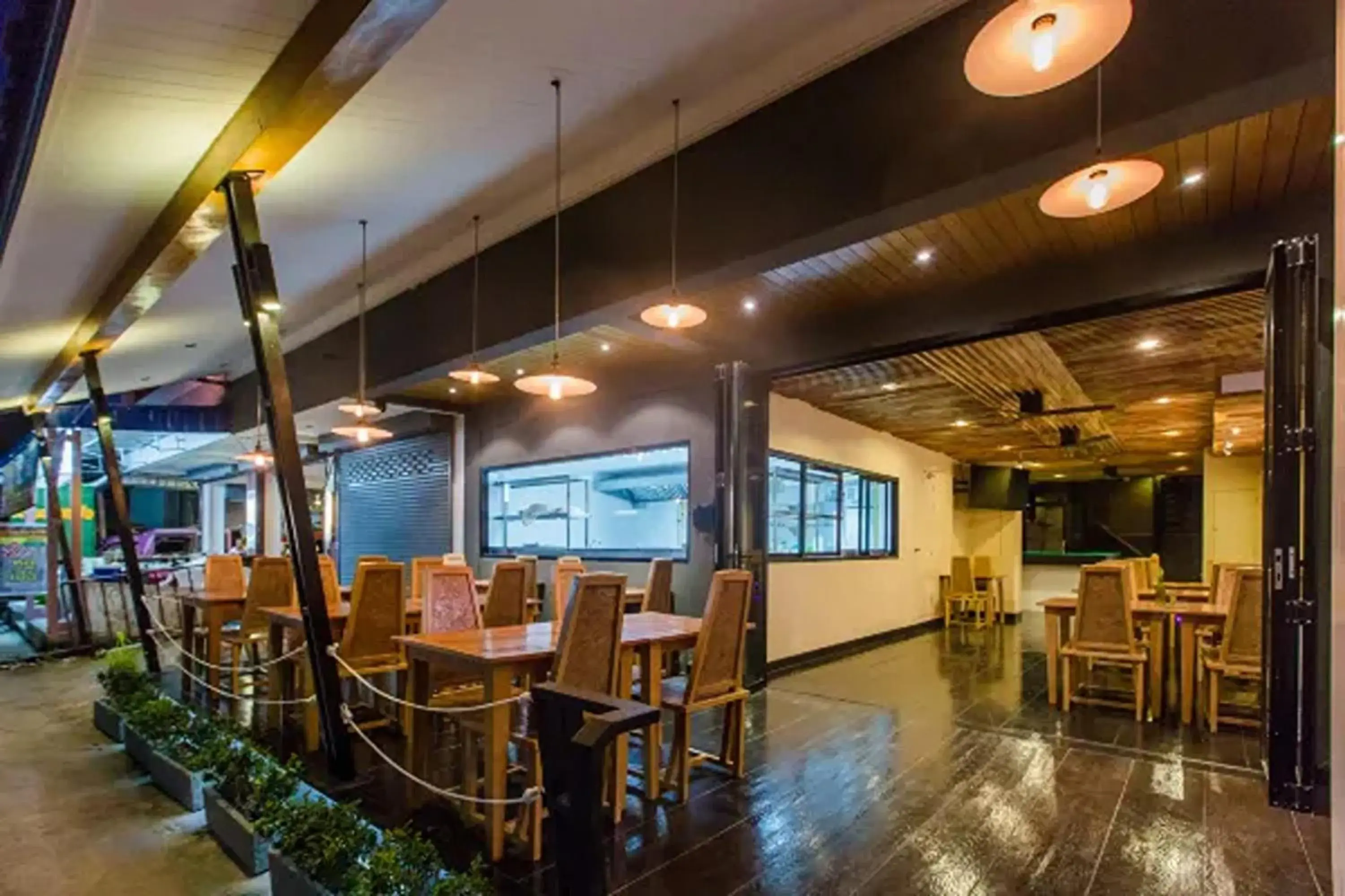 Restaurant/places to eat in Landmark Patong Hotel Restaurant/places to eat in Landmark Patong Hotel