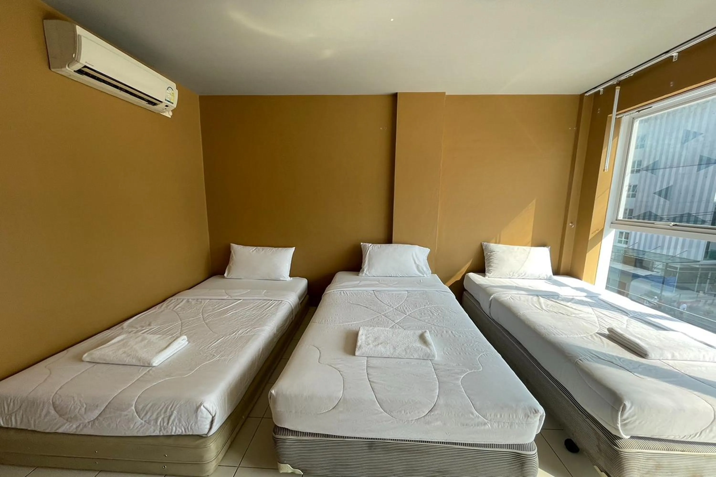 Photo of the whole room, Bed in Landmark Patong Hotel