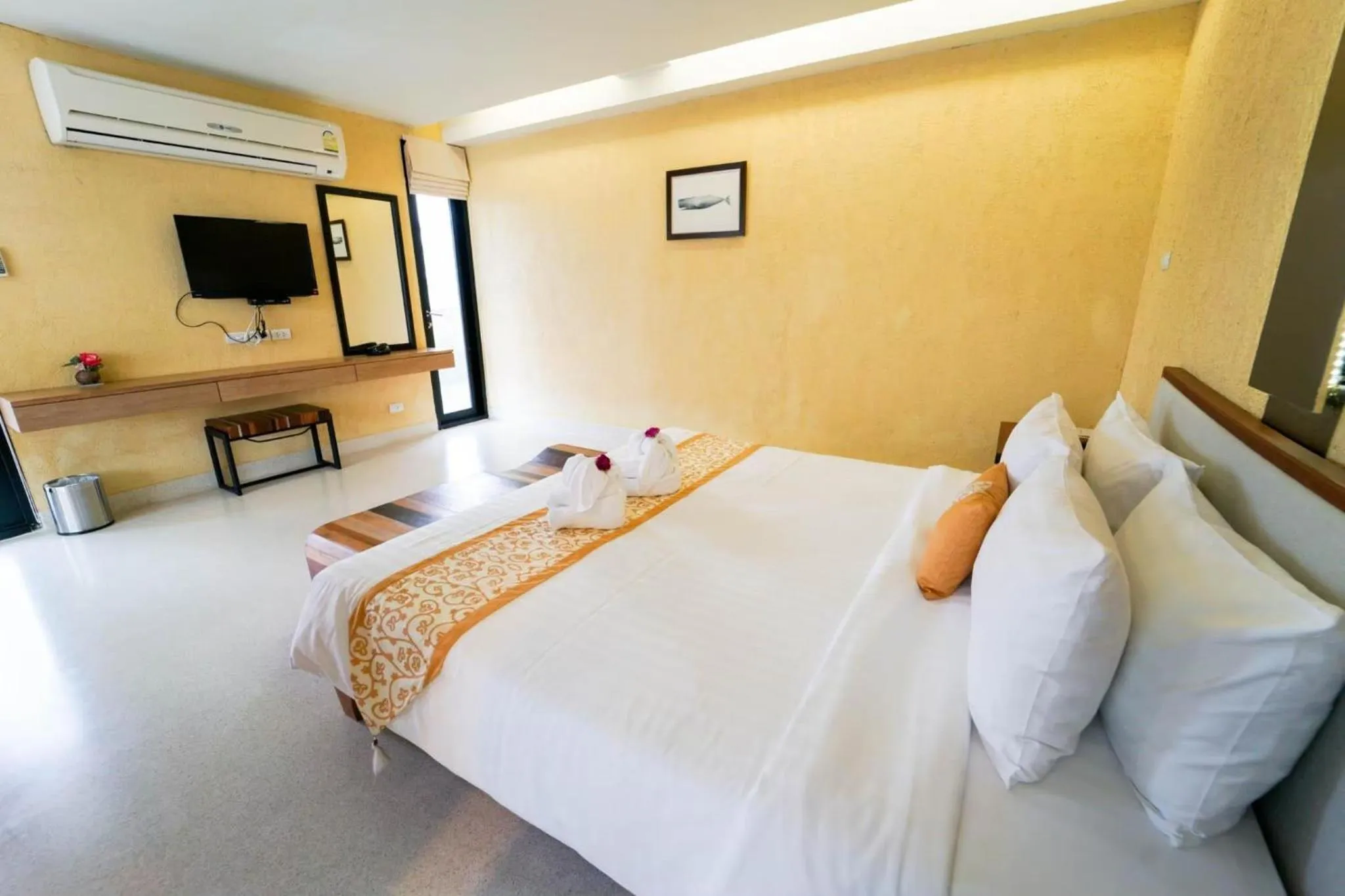 Bed in Serene Phla Resort and Restaurant