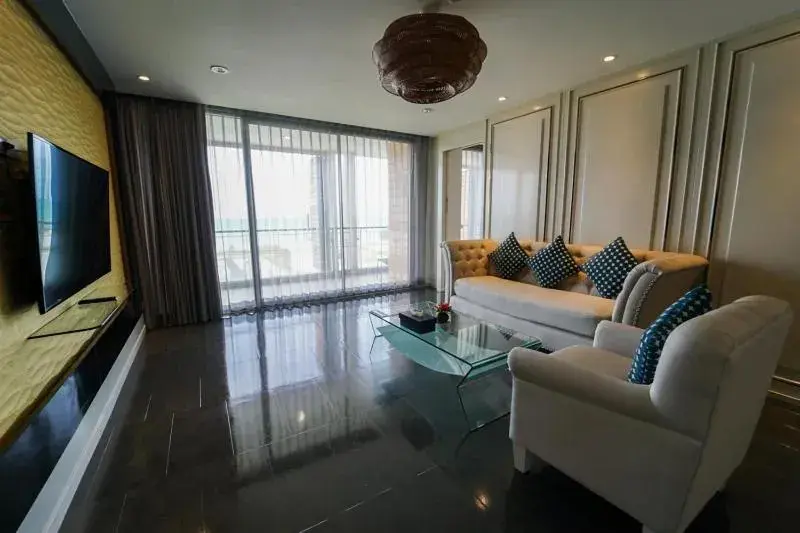 Communal lounge/ TV room in Serene Phla Resort and Restaurant Communal lounge/ TV room in Serene Phla Resort and Restaurant